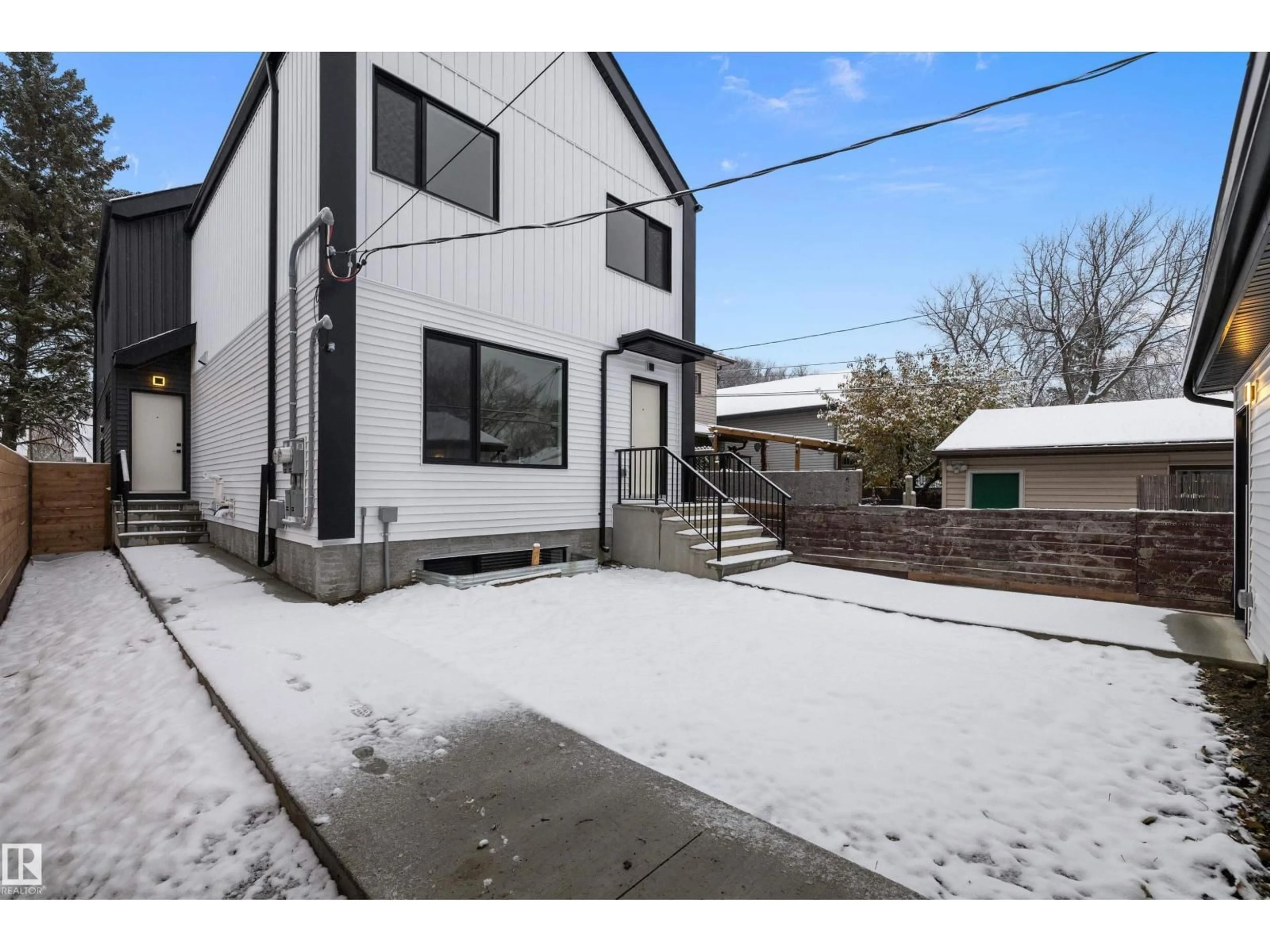 A pic from outside/outdoor area/front of a property/back of a property/a pic from drone, street for 11418 96 ST, Edmonton Alberta T5G1T4