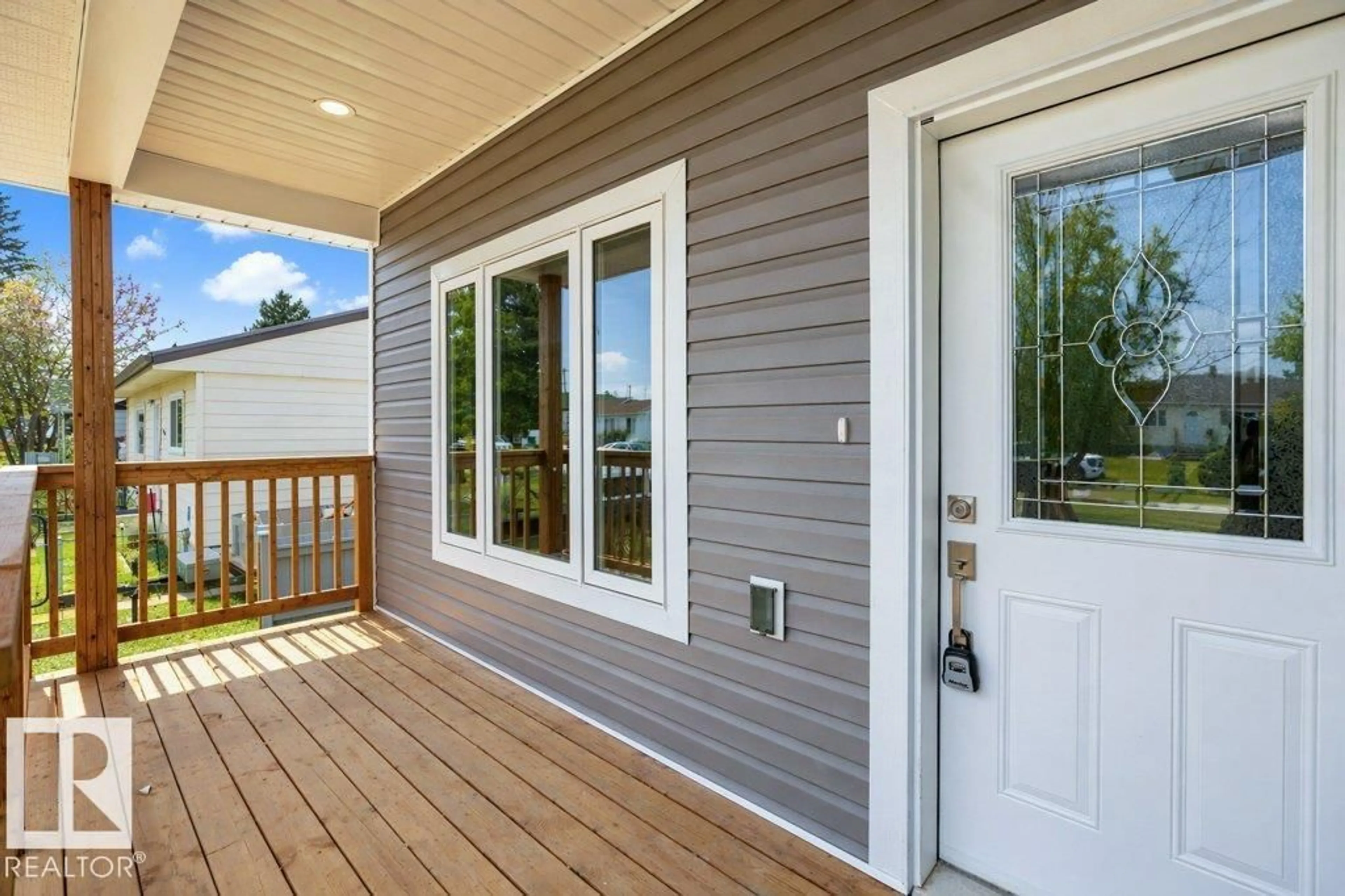 Home with vinyl exterior material, water/lake/river/ocean view for 9832 109 ST, Westlock Alberta T7P1P4