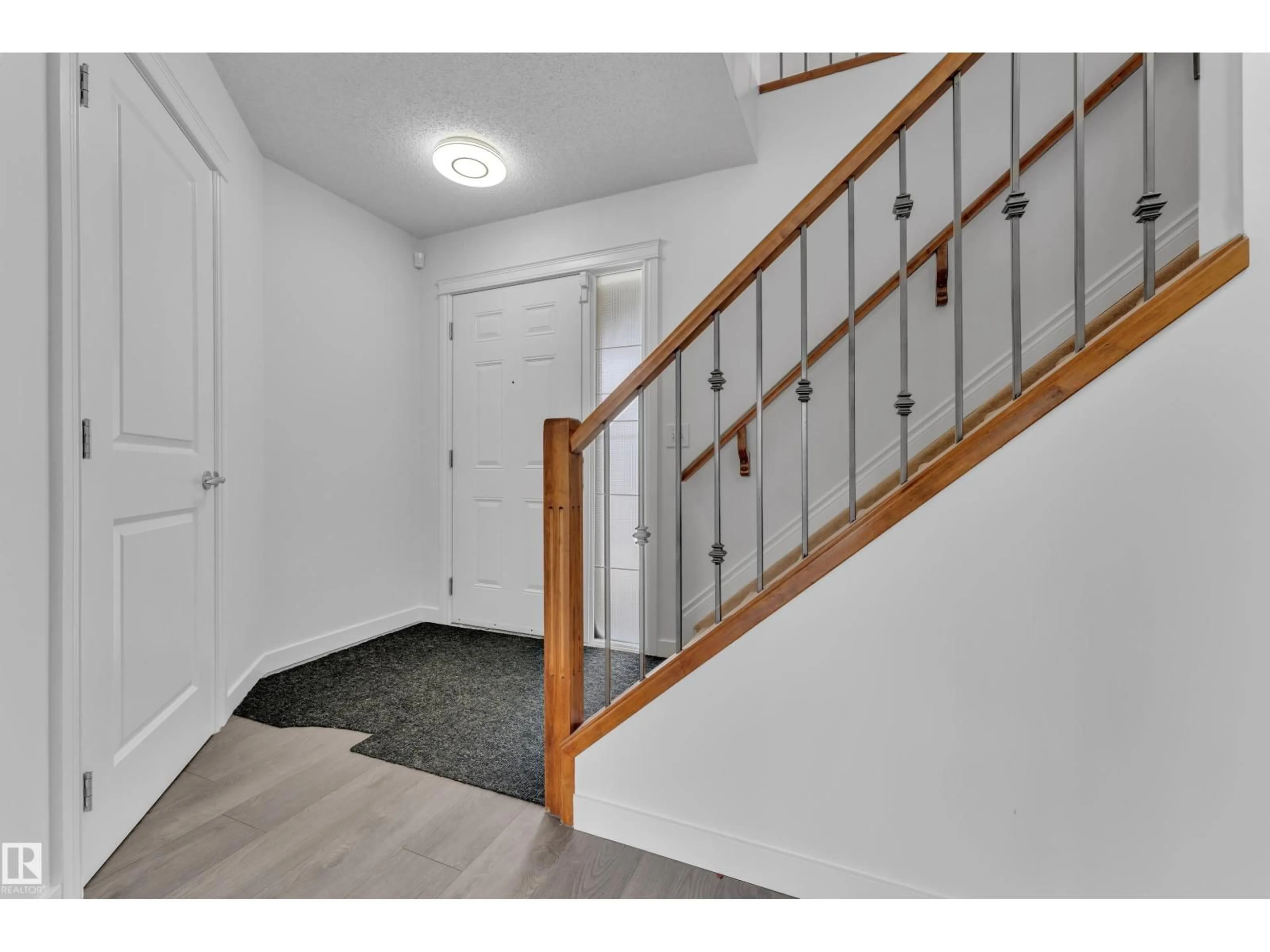 Indoor entryway for SW - 208 79 ST, Edmonton Alberta T6X1K7