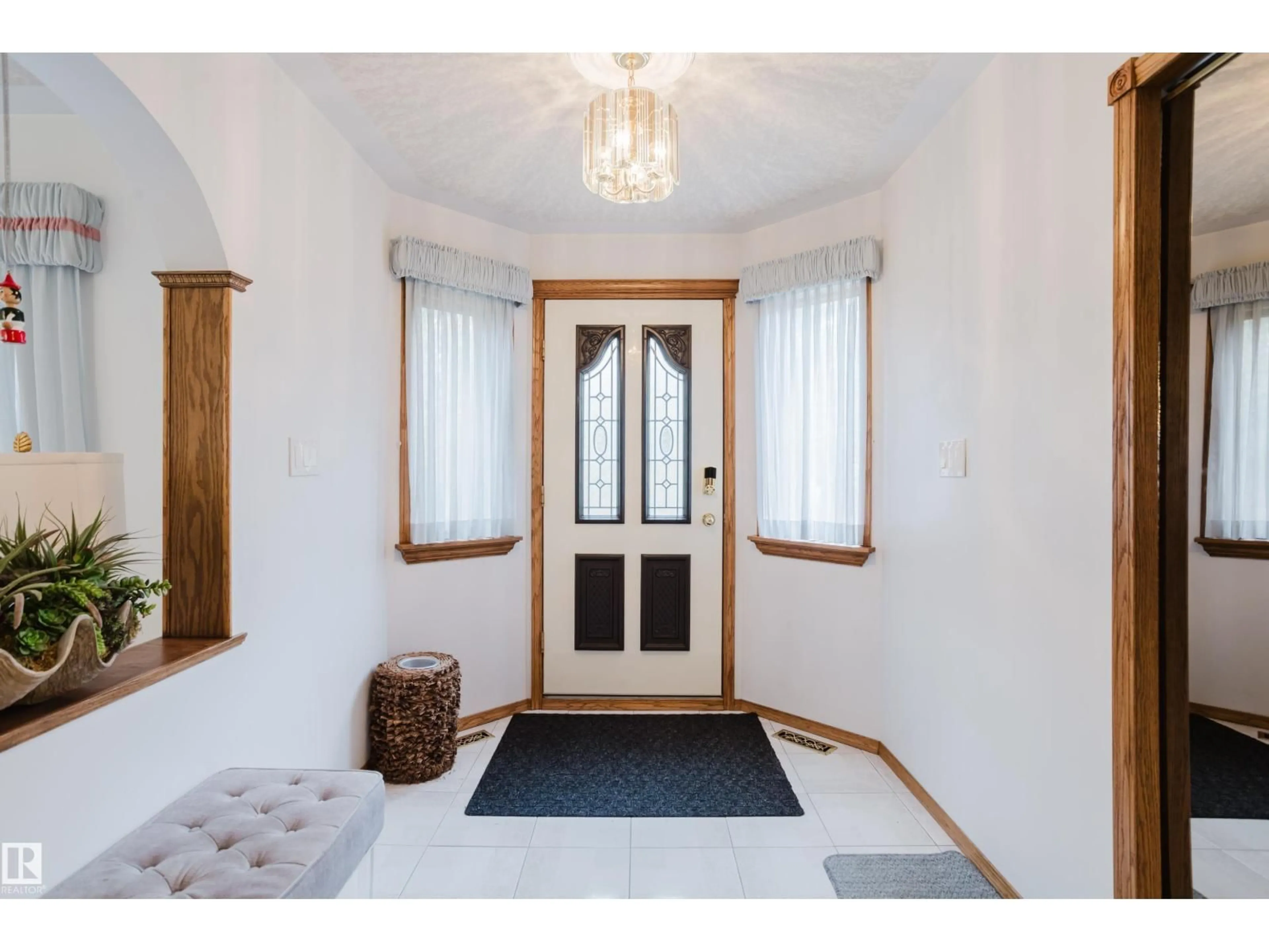 Indoor entryway for 74 23248 TWP ROAD 522, Rural Strathcona County Alberta T8B1H5