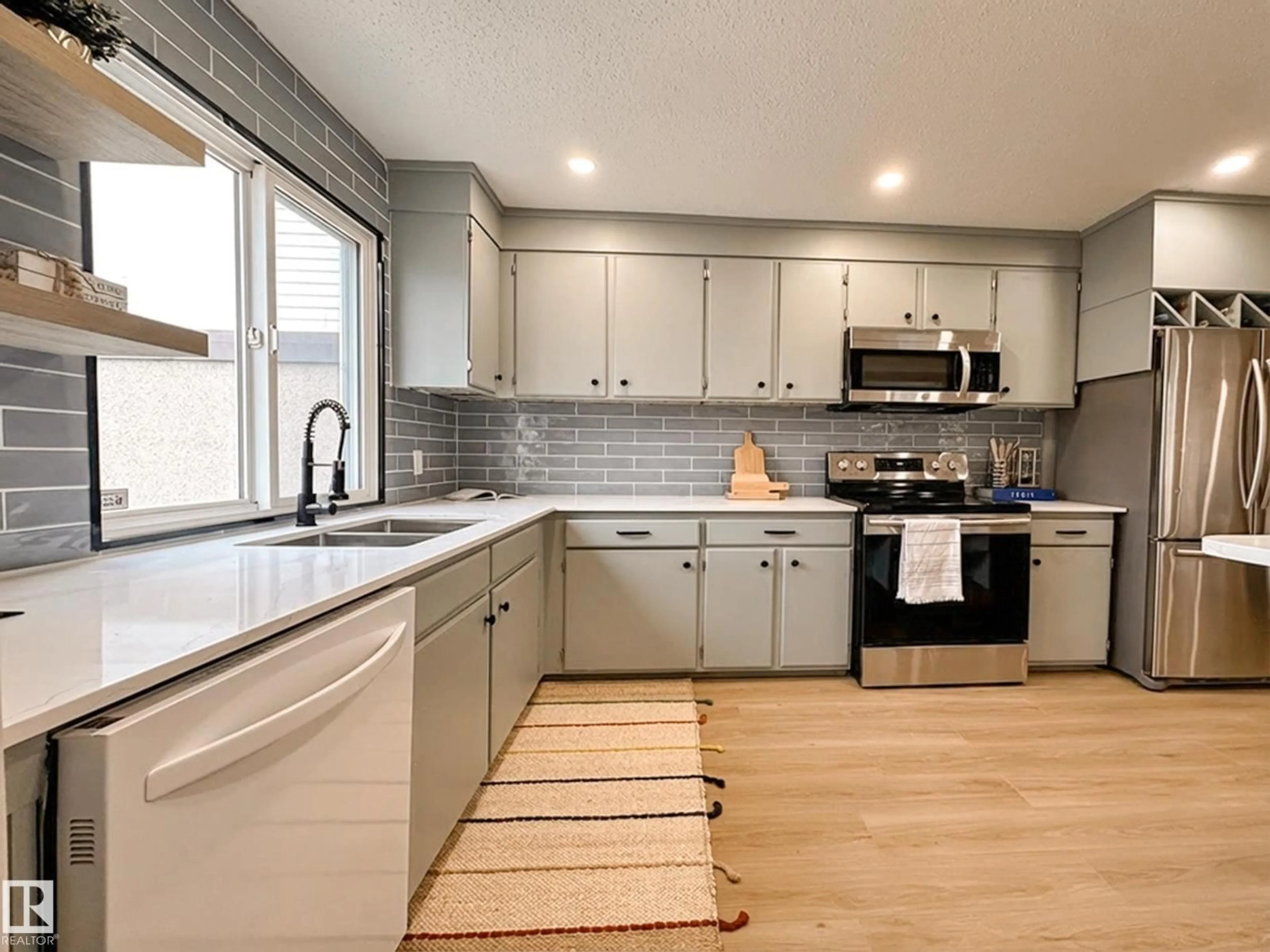 Open concept kitchen, ceramic/tile floor for 839 ERIN PL, Edmonton Alberta T5T1M6