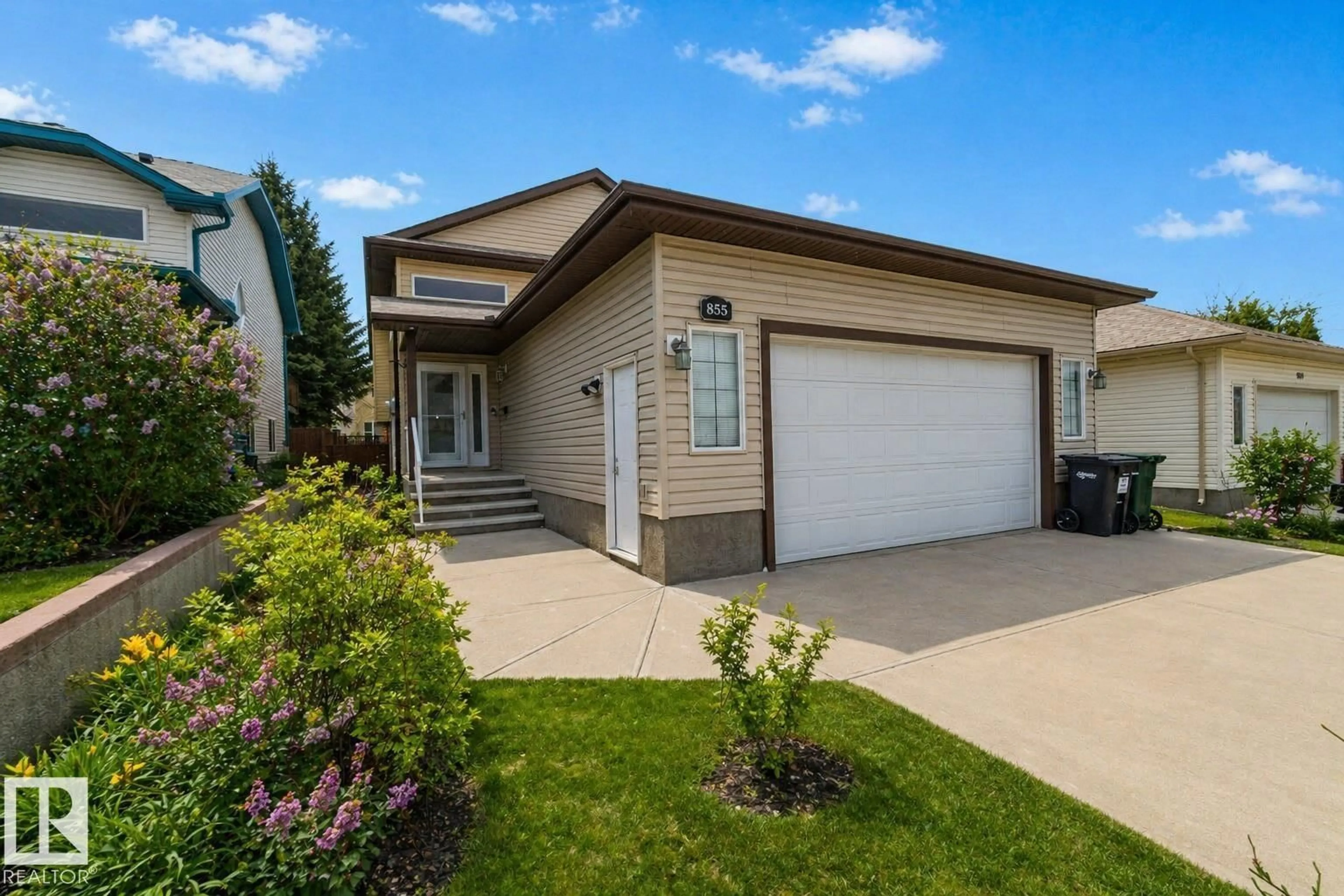 Home with vinyl exterior material, street for 855 OAKLAND PL, Devon Alberta T9G2H8