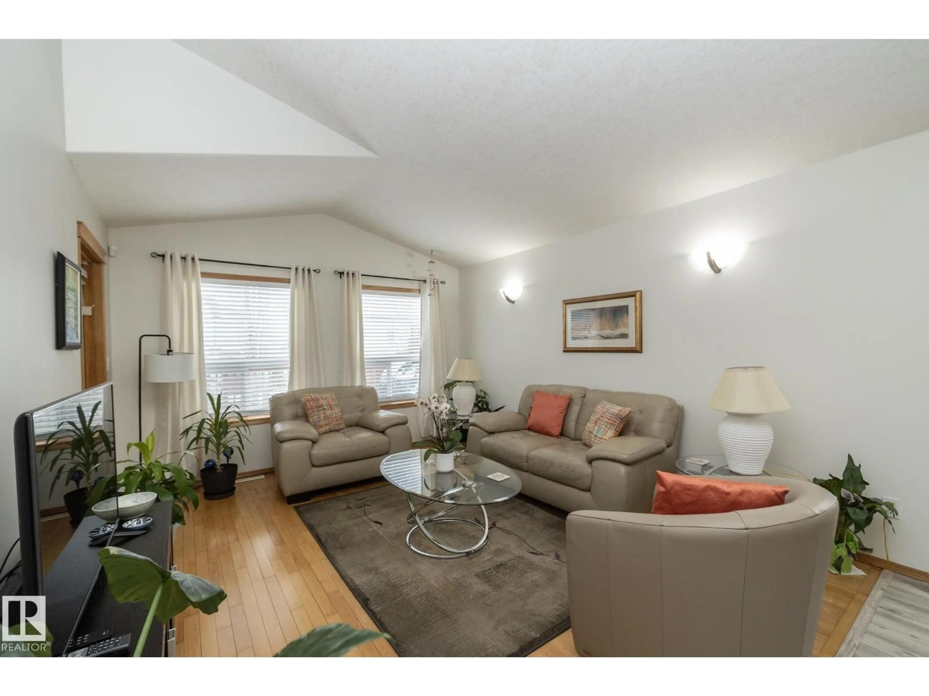 Living room with furniture, unknown for 855 OAKLAND PL, Devon Alberta T9G2H8