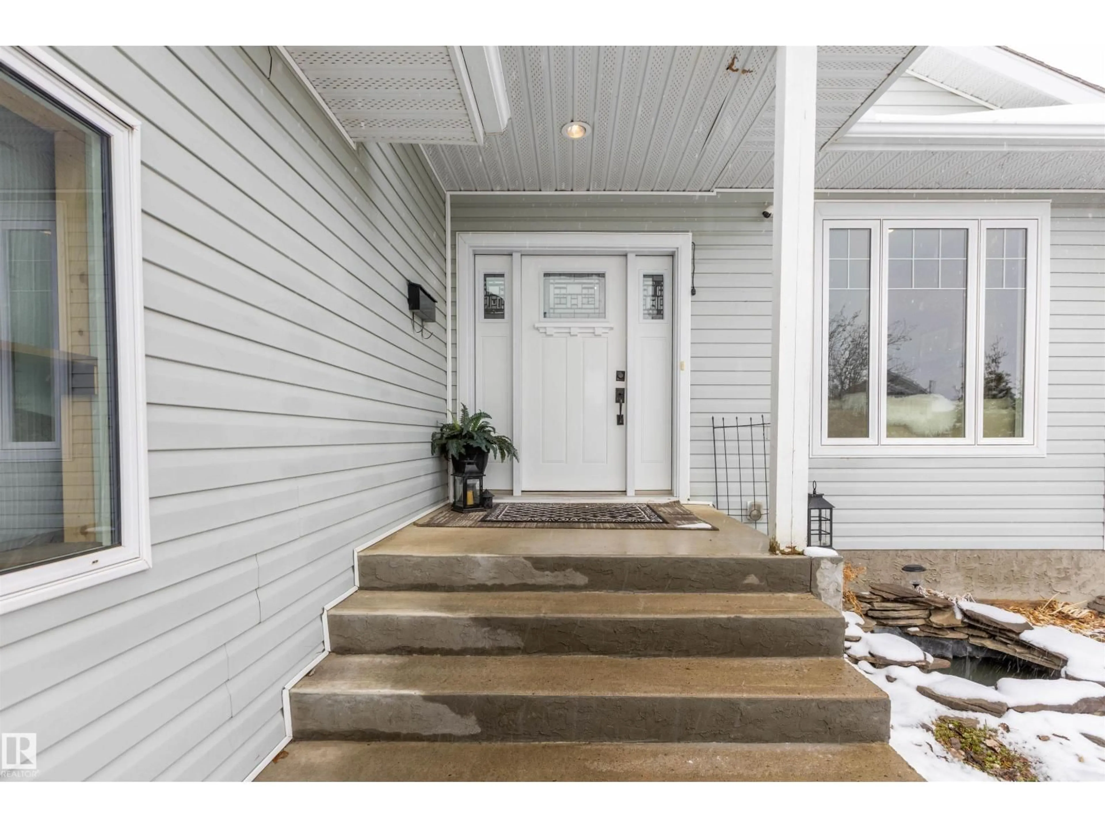 Indoor entryway for 9210 97A AV, Morinville Alberta T8R1S5