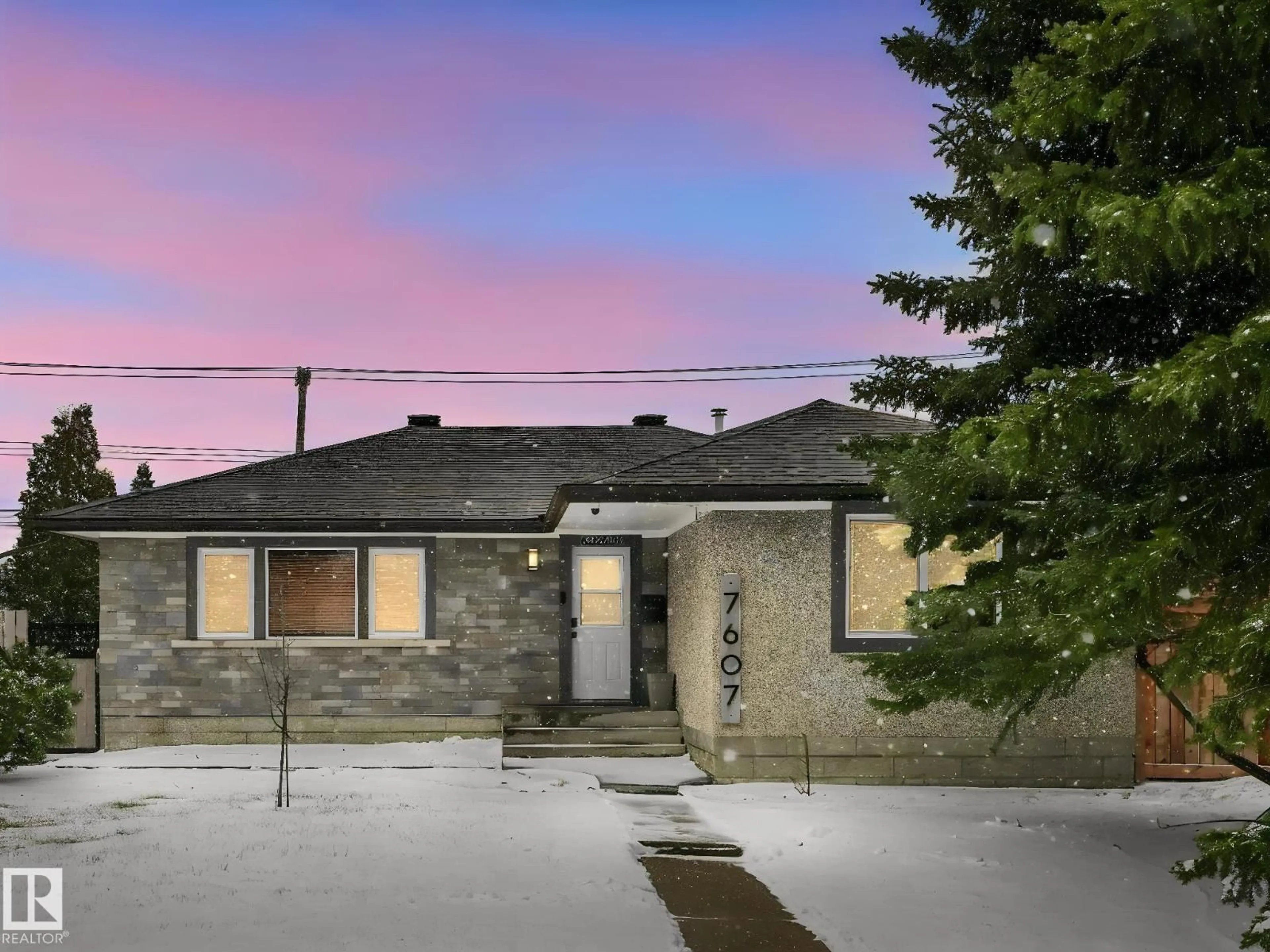 A pic from outside/outdoor area/front of a property/back of a property/a pic from drone, street for 7607 70 AV, Edmonton Alberta T6C0A3