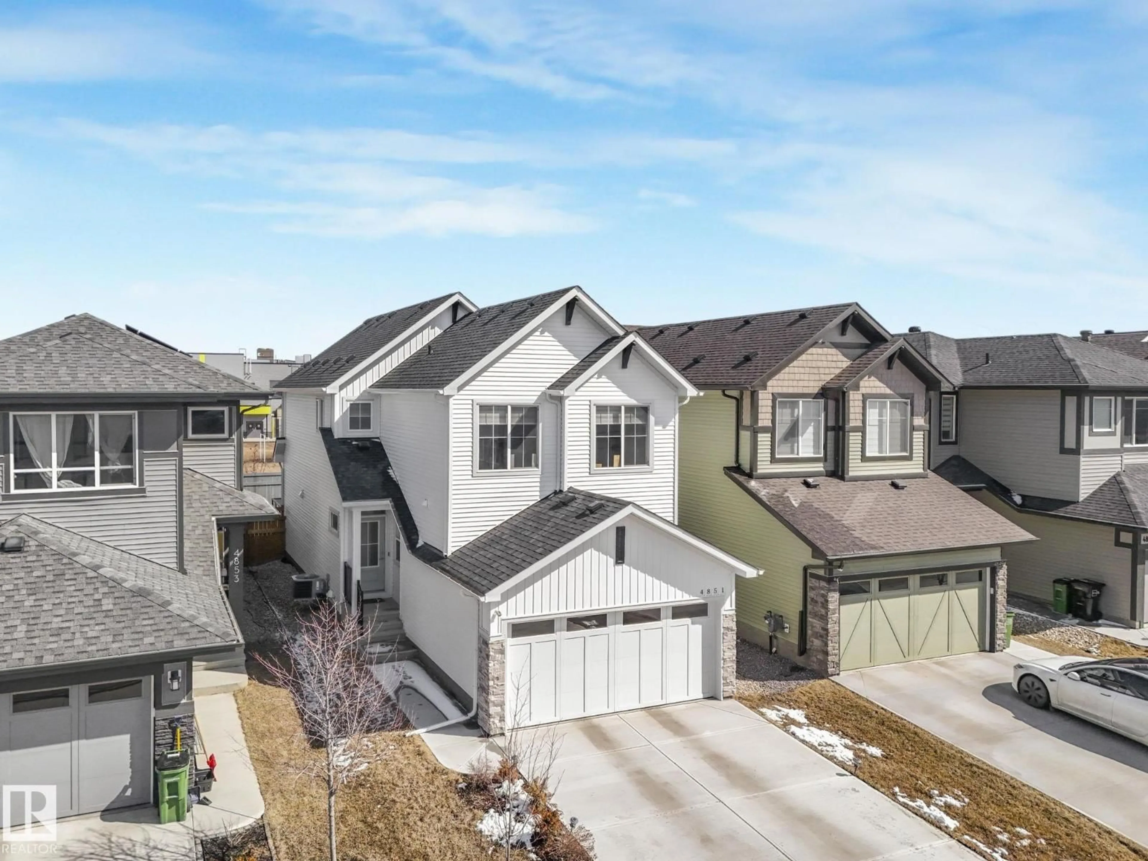 A pic from outside/outdoor area/front of a property/back of a property/a pic from drone, street for 4851 KINNEY RD, Edmonton Alberta T6W5G3