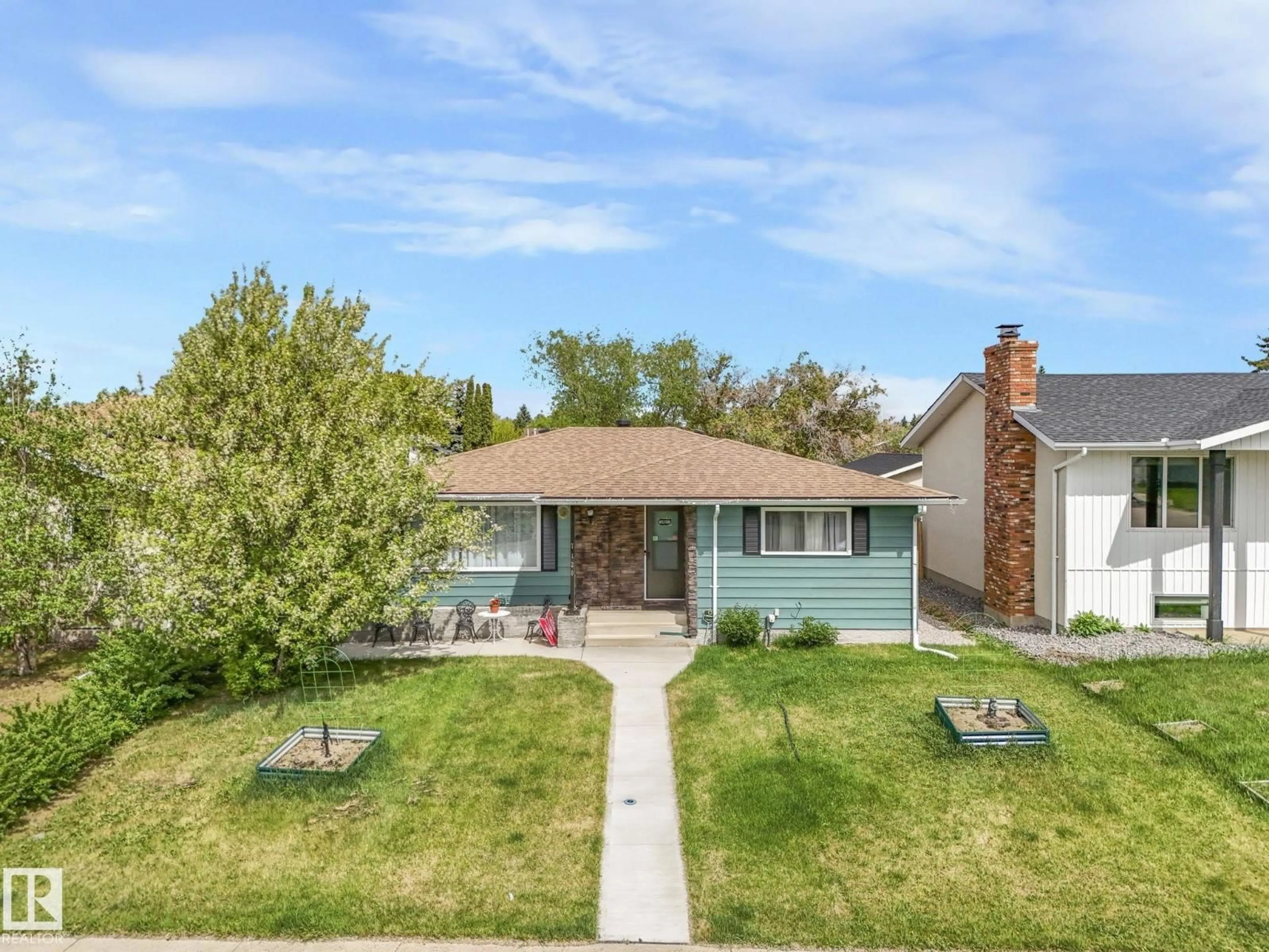 A pic from outside/outdoor area/front of a property/back of a property/a pic from drone, street for 7120 39 AV, Edmonton Alberta T6K0R6