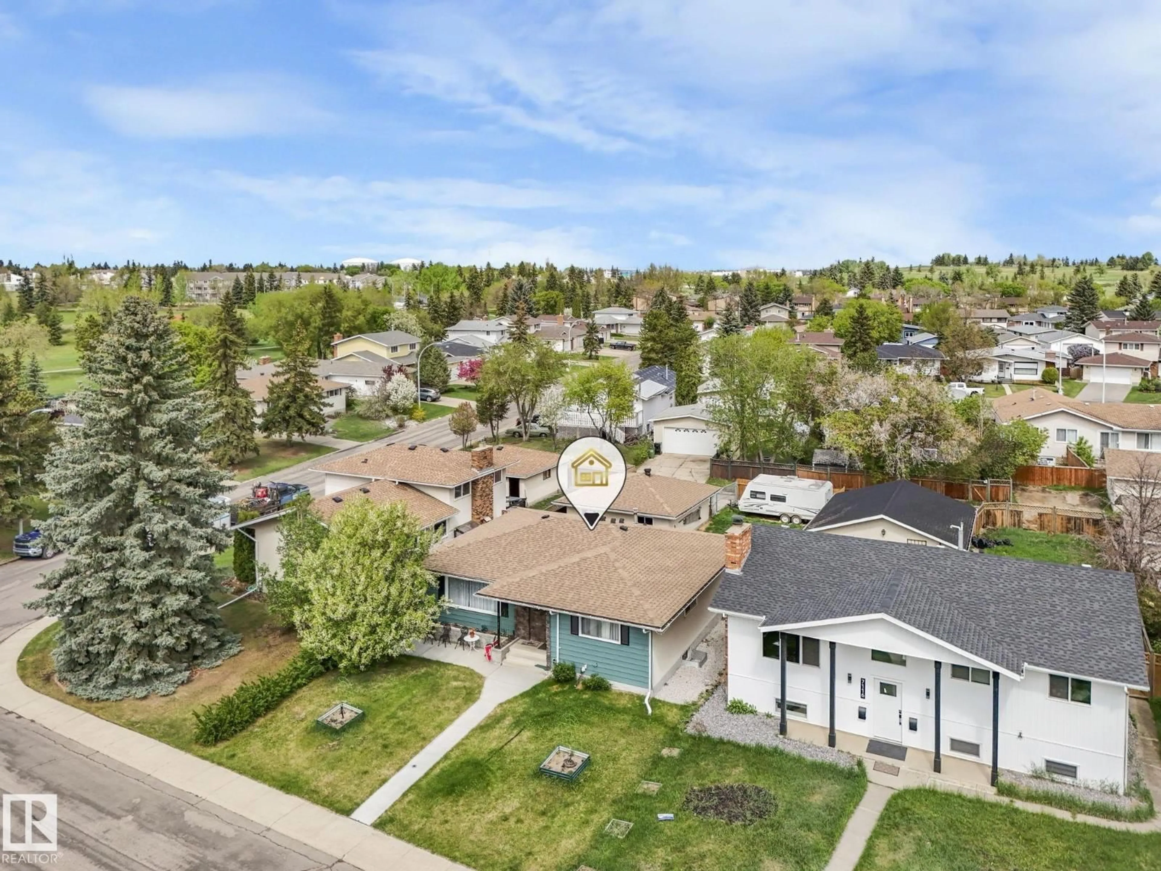 A pic from outside/outdoor area/front of a property/back of a property/a pic from drone, street for 7120 39 AV, Edmonton Alberta T6K0R6