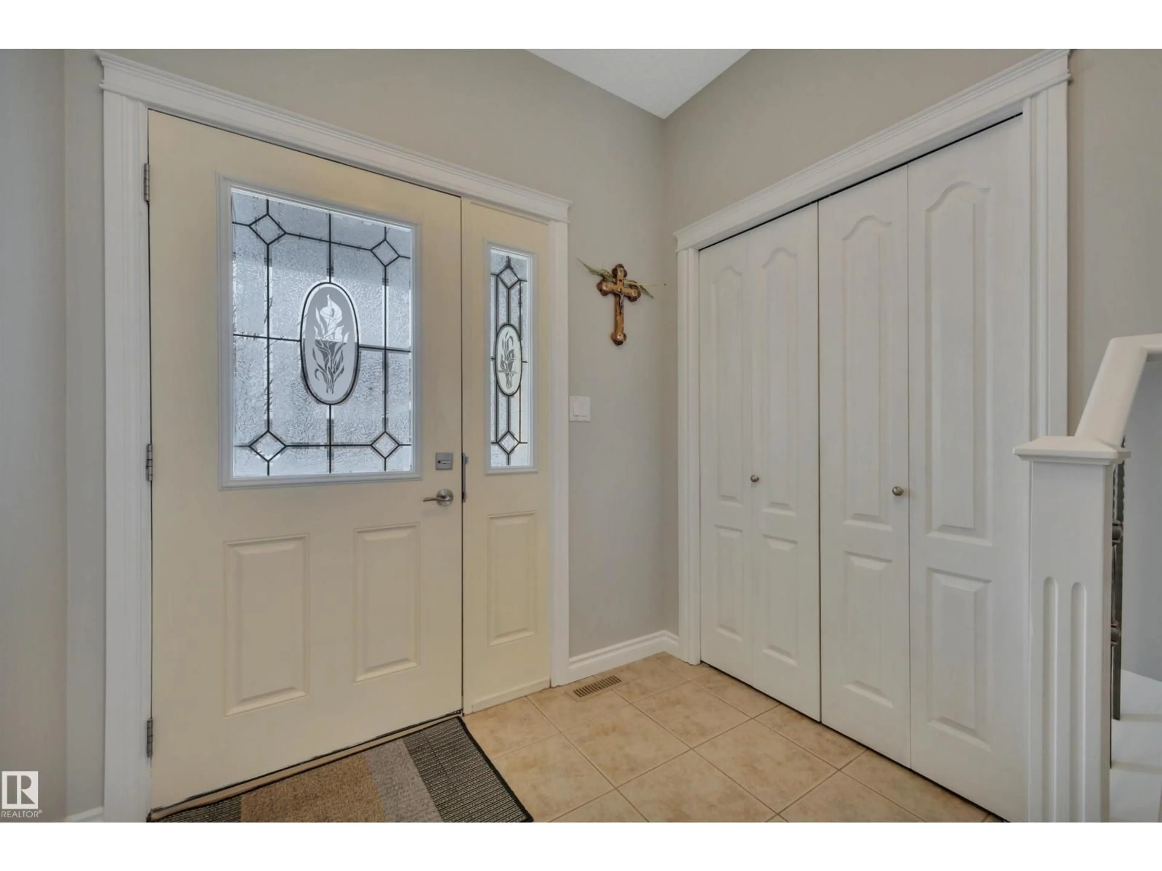 Indoor entryway for 123 89 RUE MONETTE, Beaumont Alberta T4X1T7