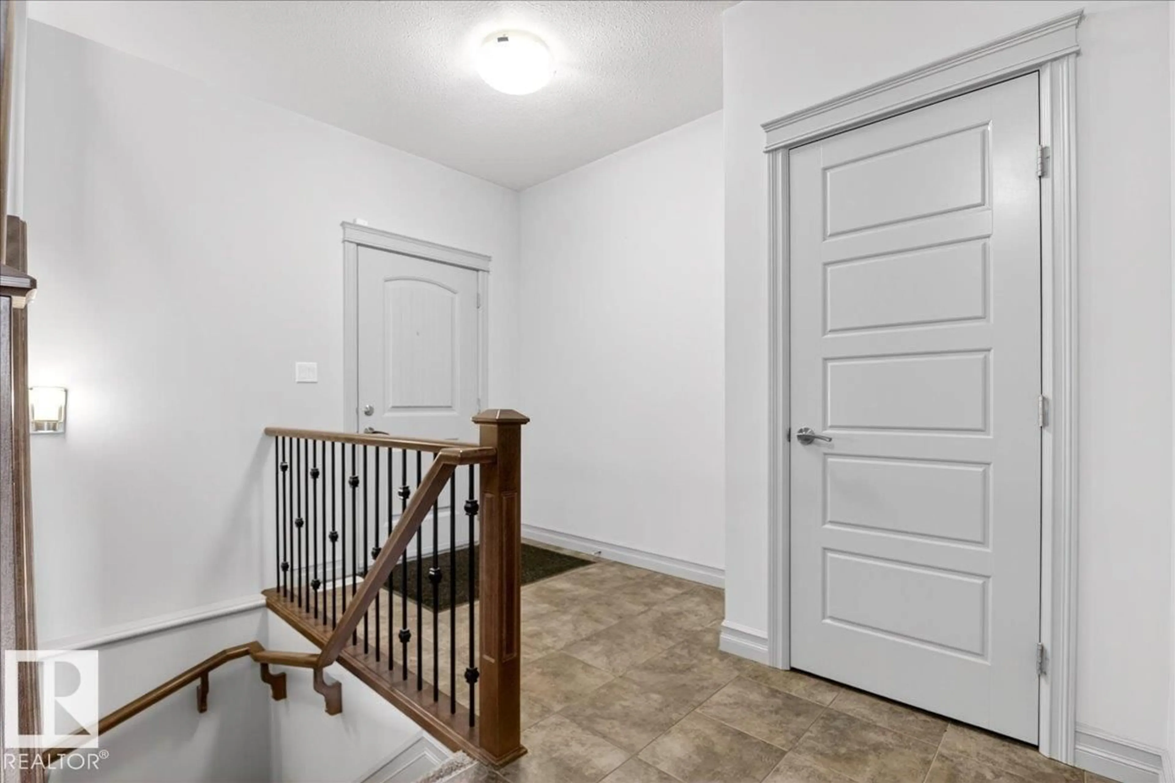 Indoor entryway for 5912 19 AV, Edmonton Alberta T6X2A2