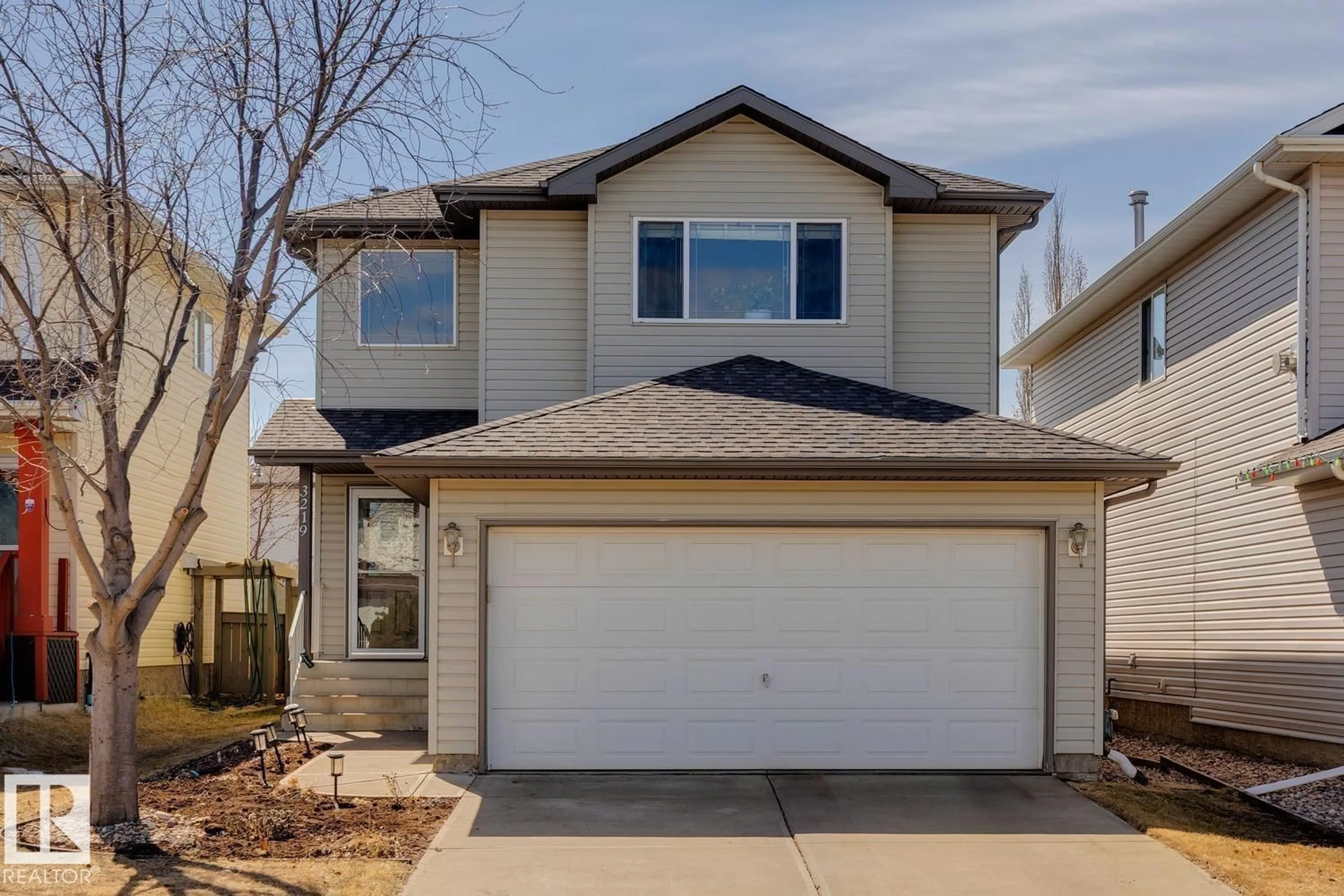 Home with vinyl exterior material, street for 3219 30 AV, Edmonton Alberta T6T1T4