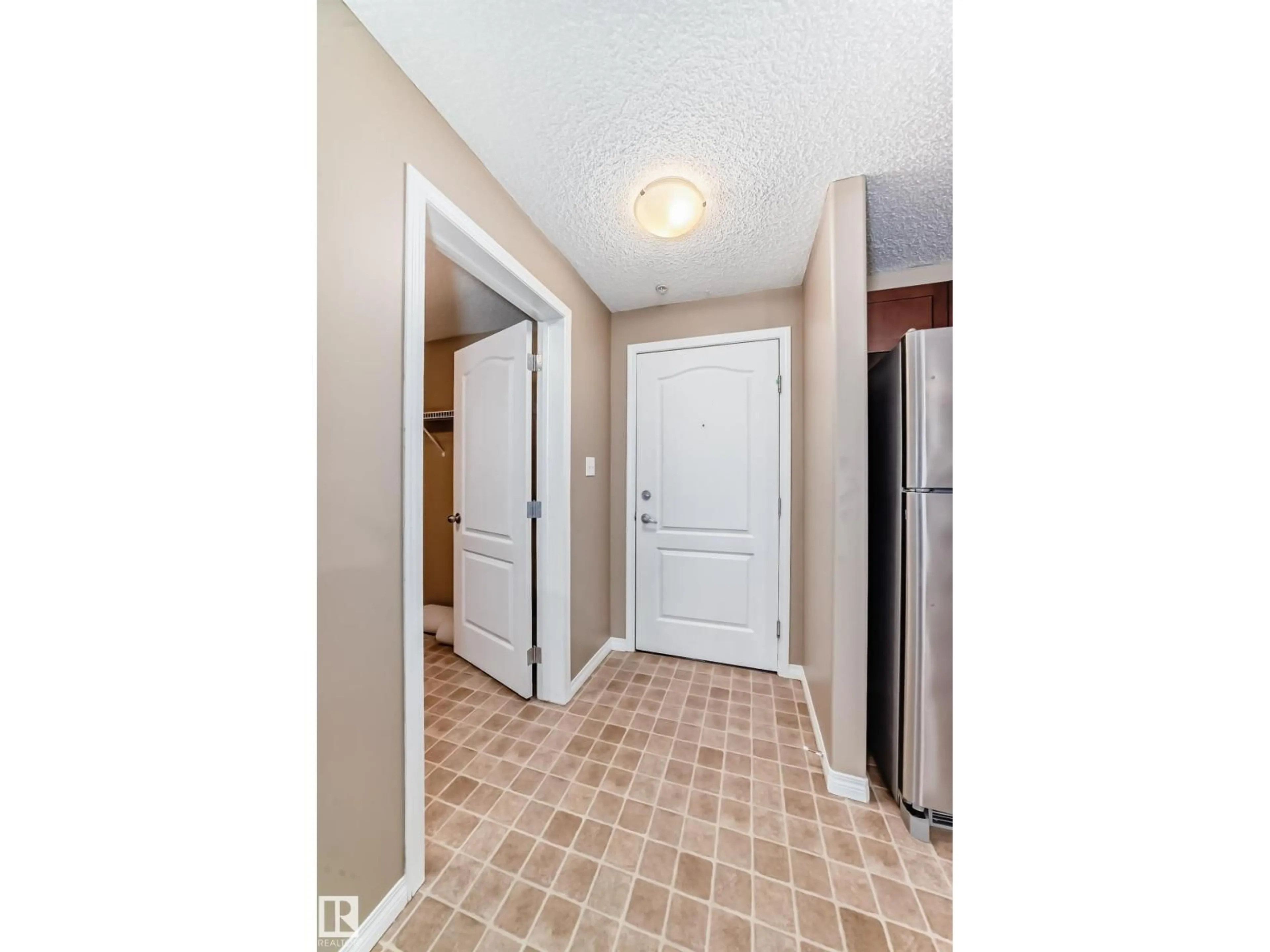Indoor entryway for #344 - 1520 HAMMOND GATE, Edmonton Alberta T9M0J4