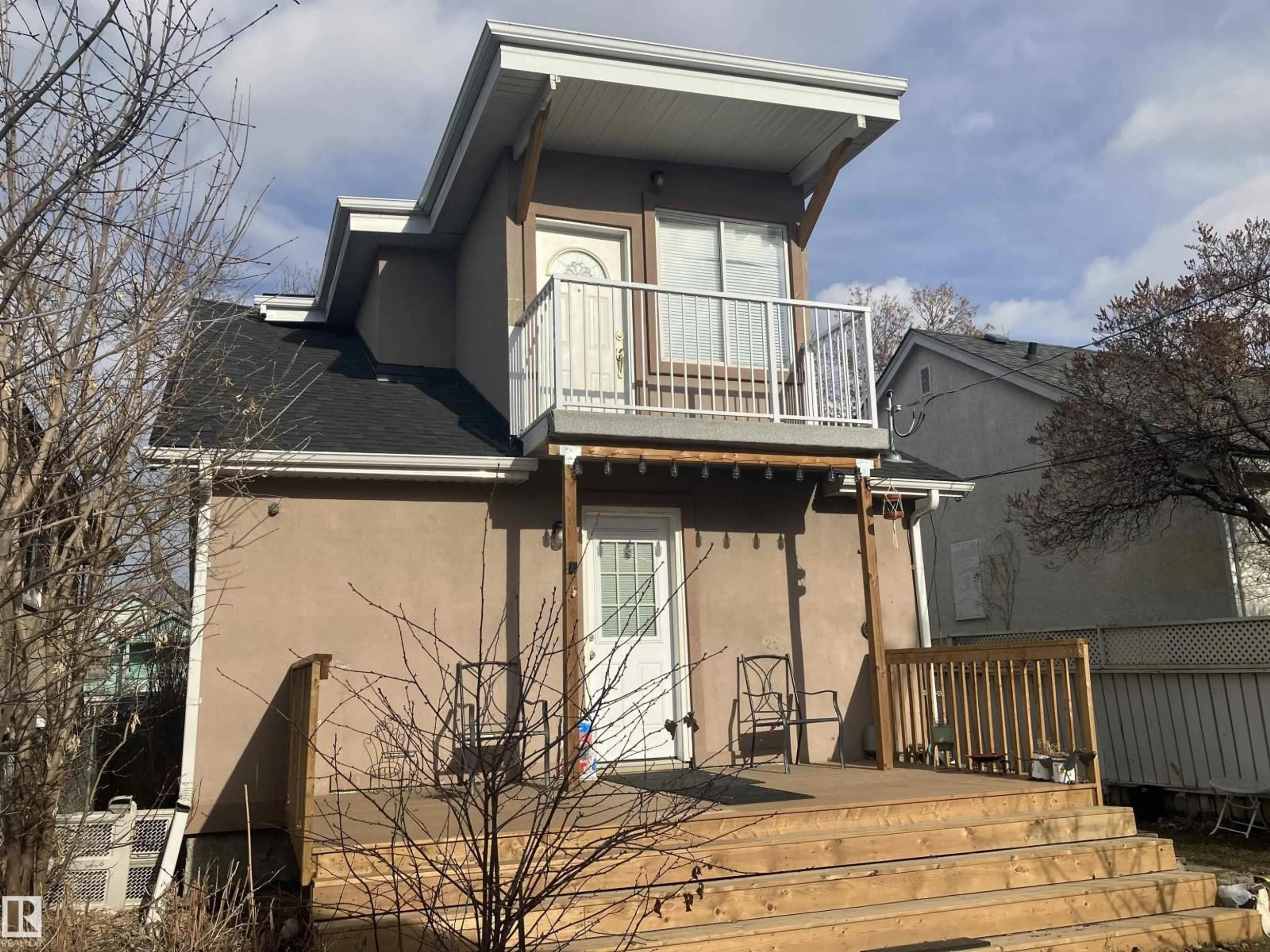 Home with vinyl exterior material, unknown for 11724 88 STREET, Edmonton Alberta T5B3R7