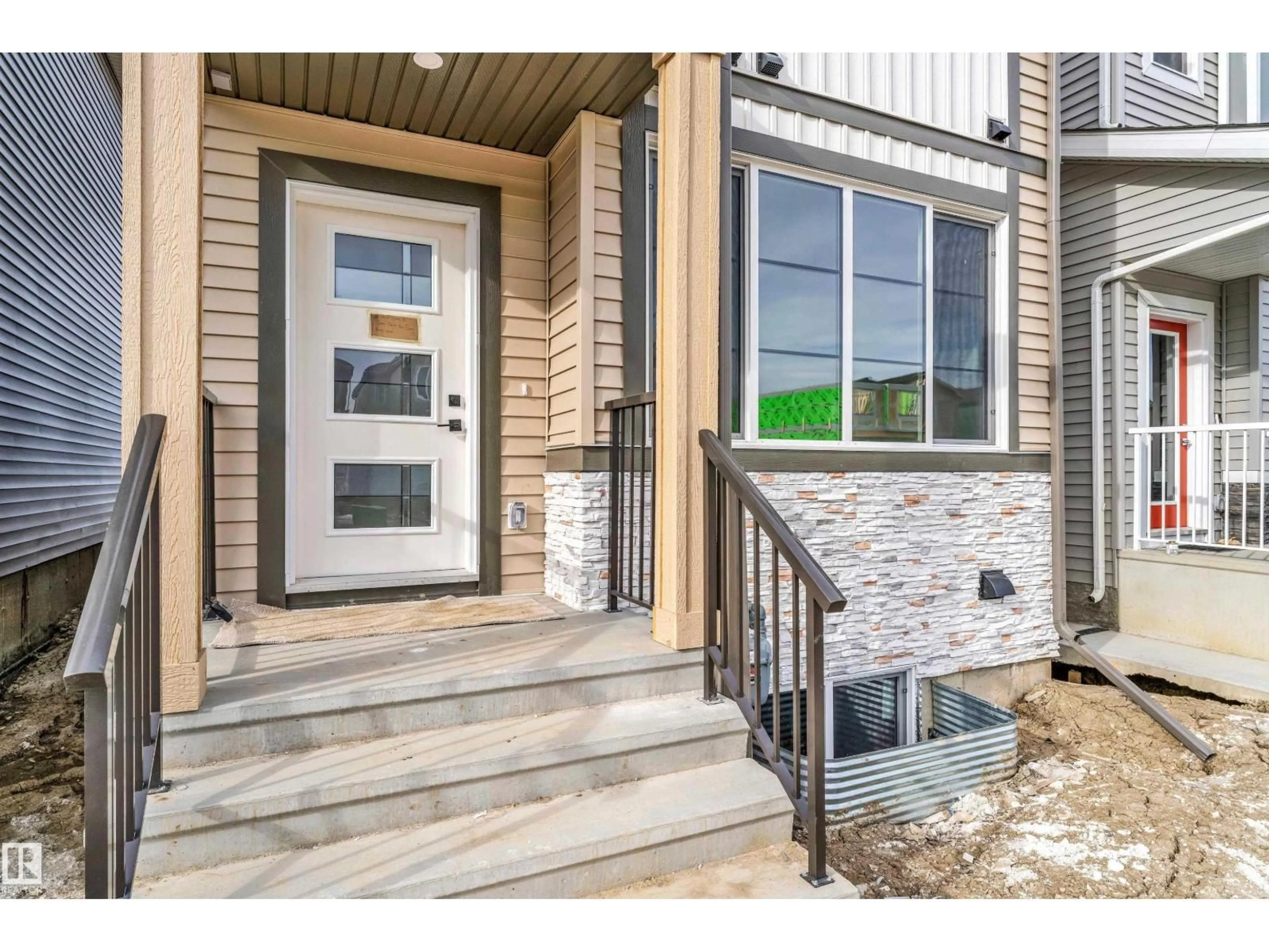 Indoor entryway for 285 MUNN WY, Leduc Alberta T9E1V1