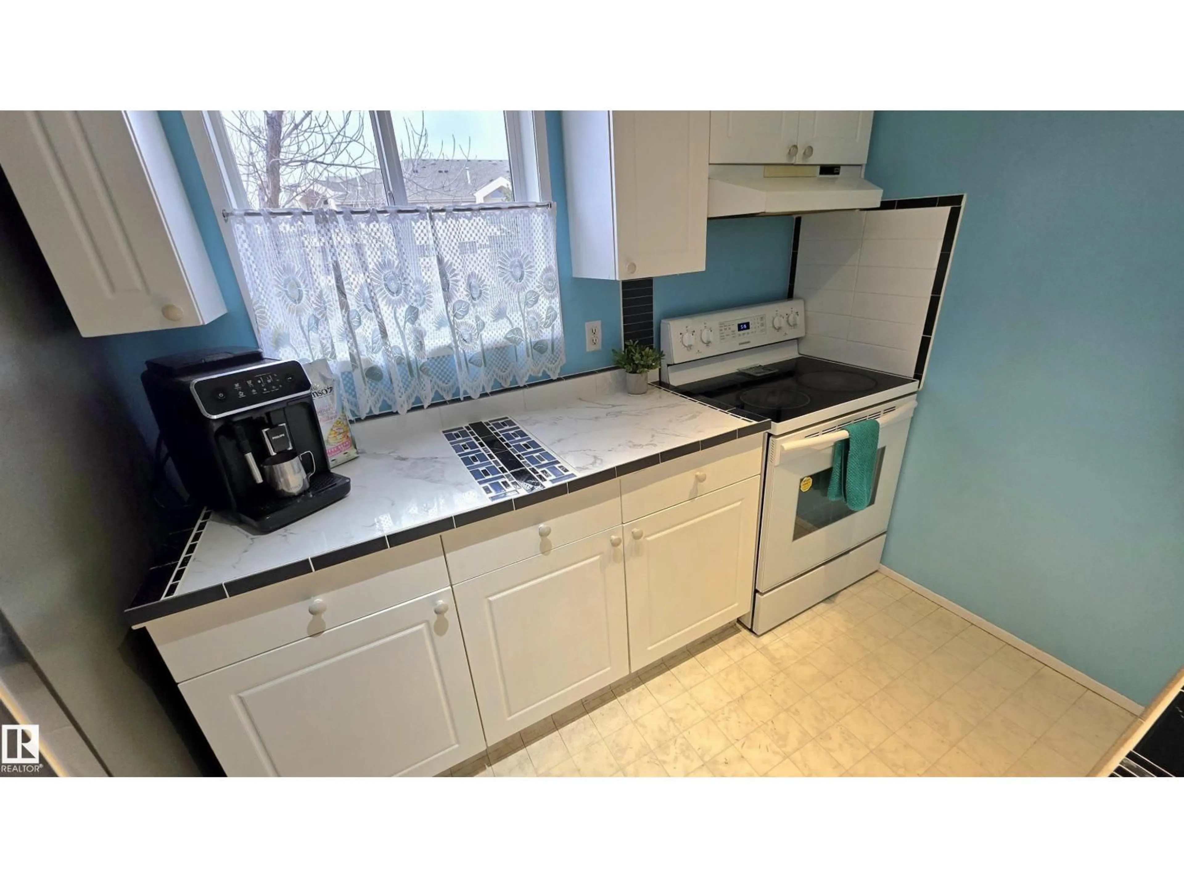 Standard kitchen, ceramic/tile floor for 318 - 17109 67 AV, Edmonton Alberta T5T6E6