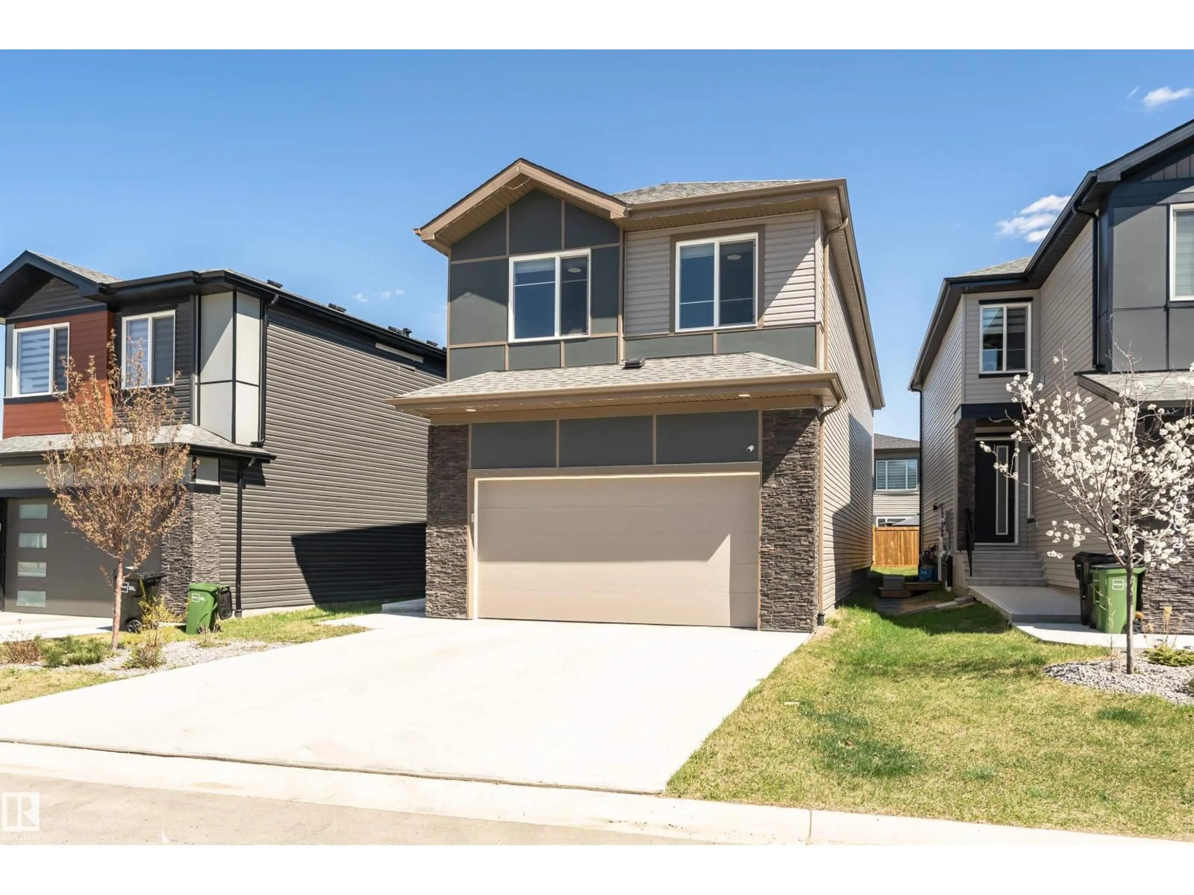 Home with vinyl exterior material, street for 5386 KIMBALL PL, Edmonton Alberta T6W5E5