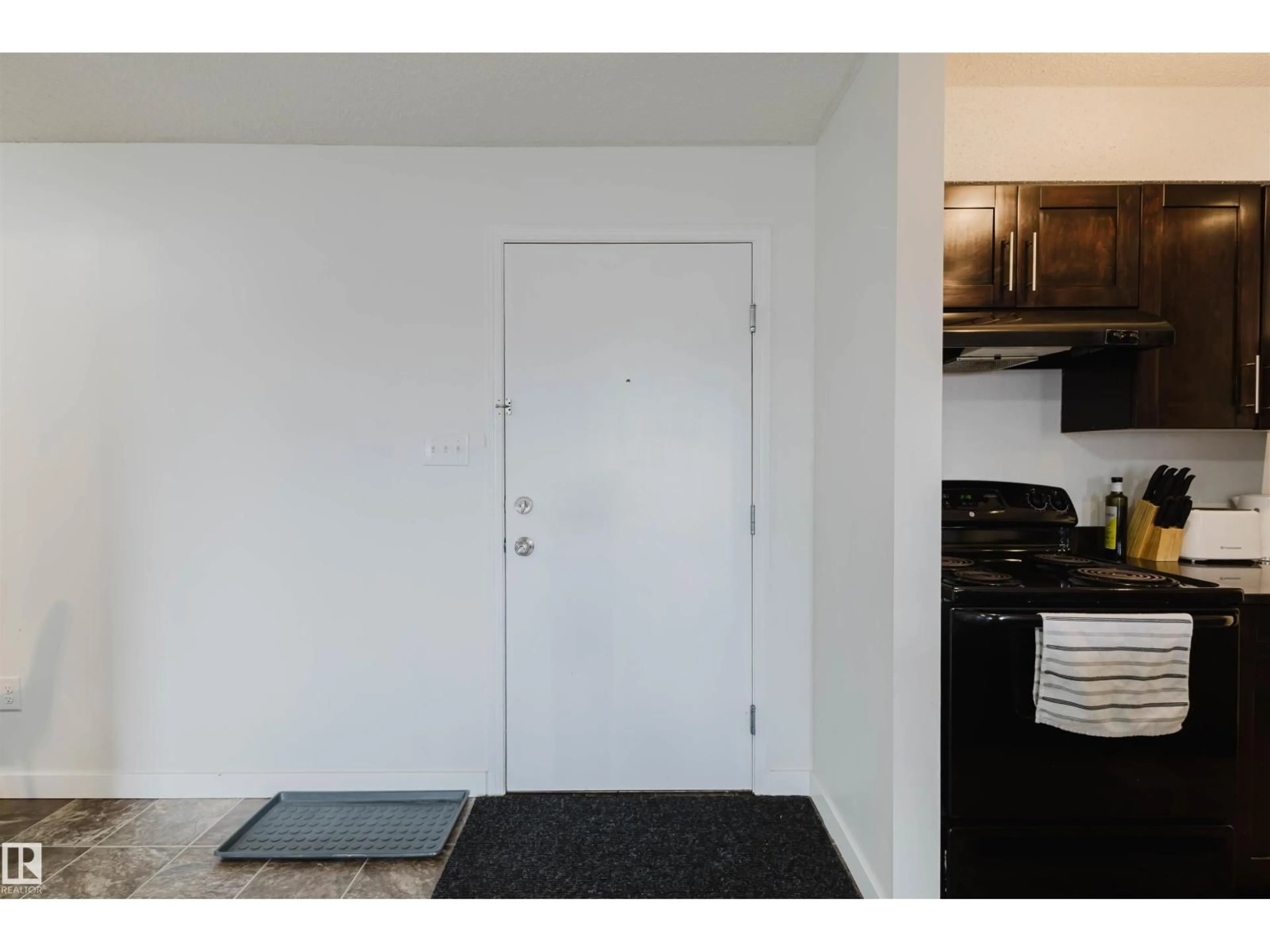 Indoor entryway for #209 - 11803 22 AV, Edmonton Alberta T6W2R9