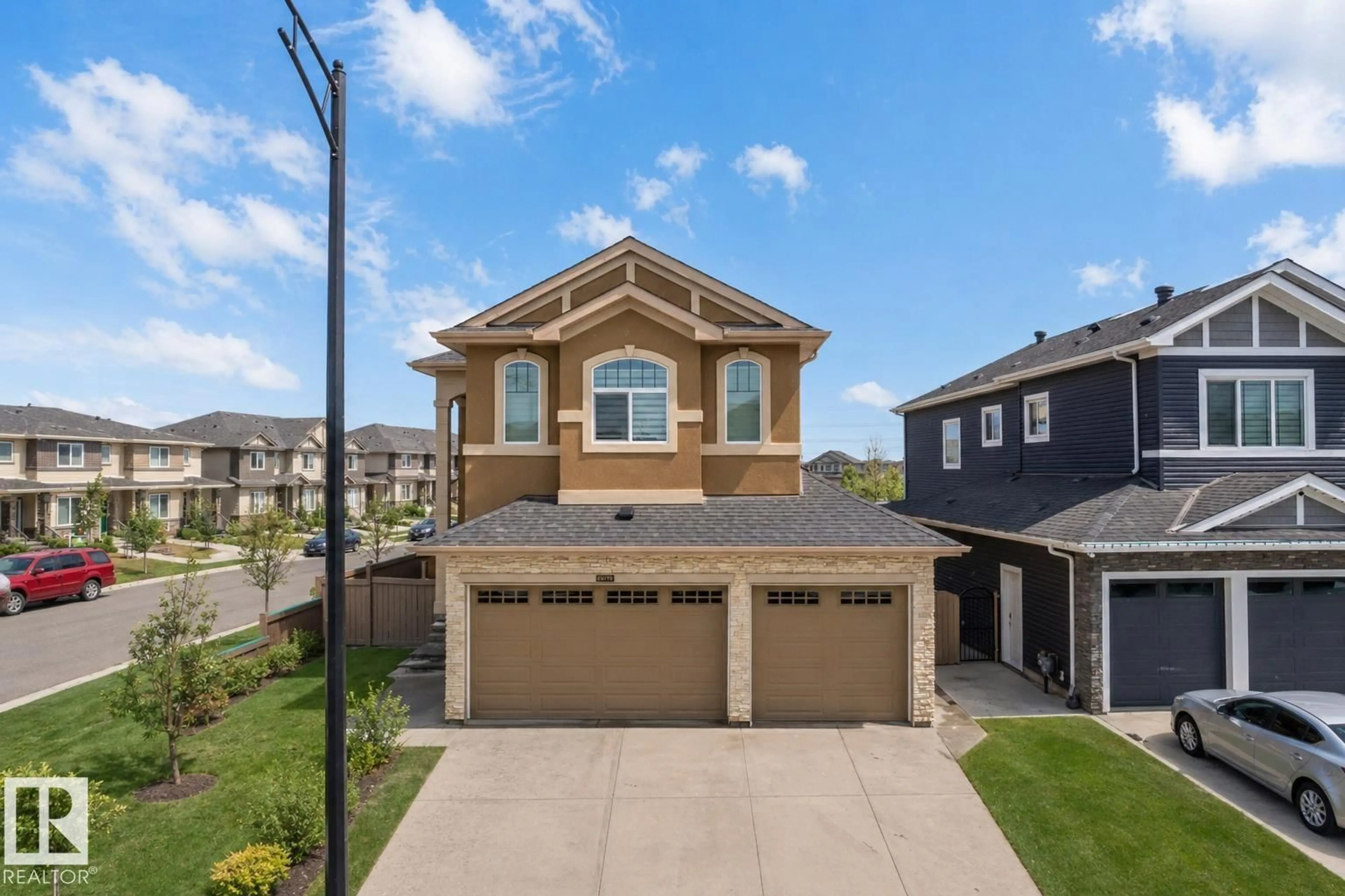 A pic from outside/outdoor area/front of a property/back of a property/a pic from drone, street for NW - 1404 25 ST, Edmonton Alberta T6T2K7