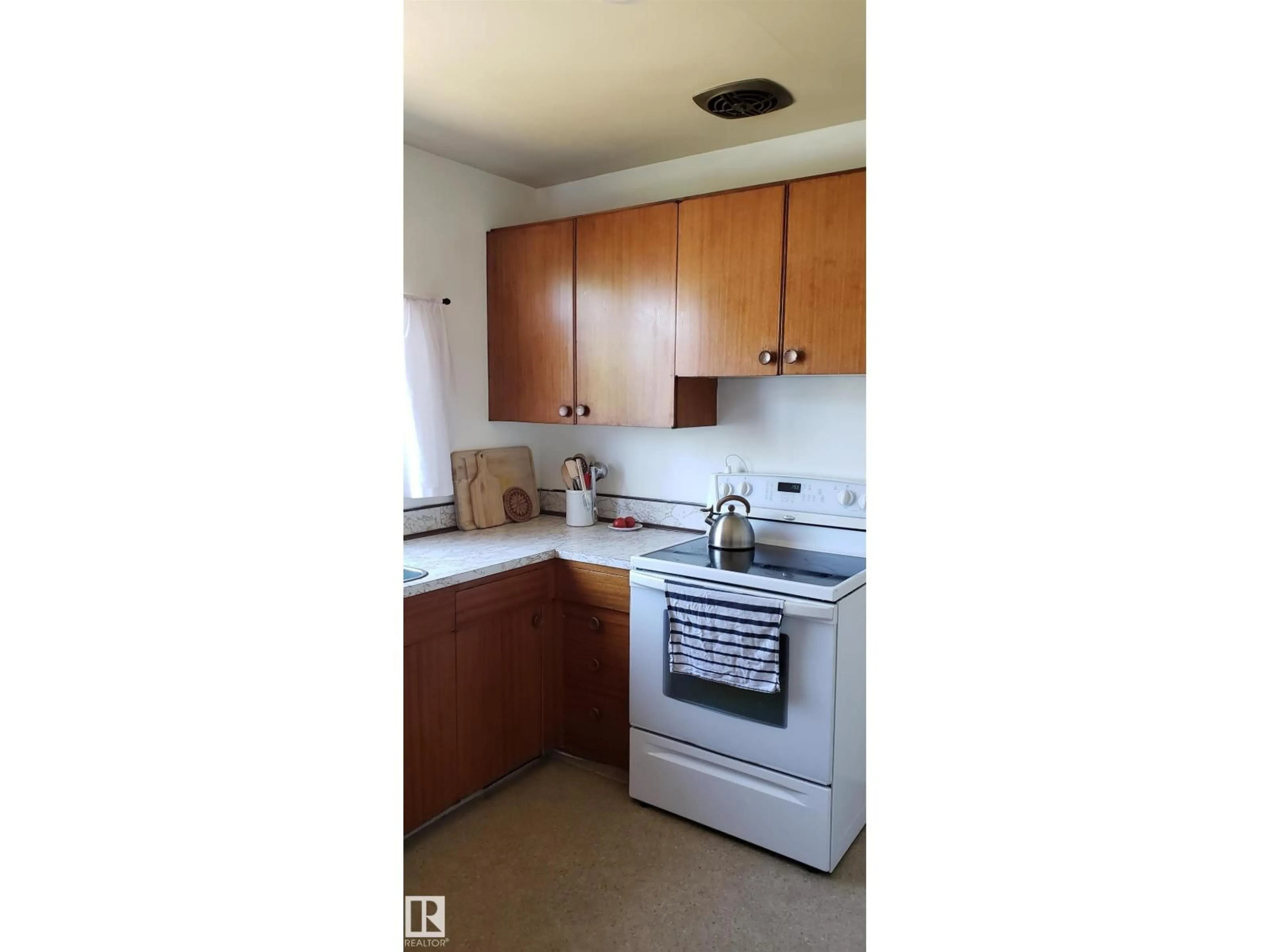 Standard kitchen, unknown for 14416 110A AV, Edmonton Alberta T5N1J8