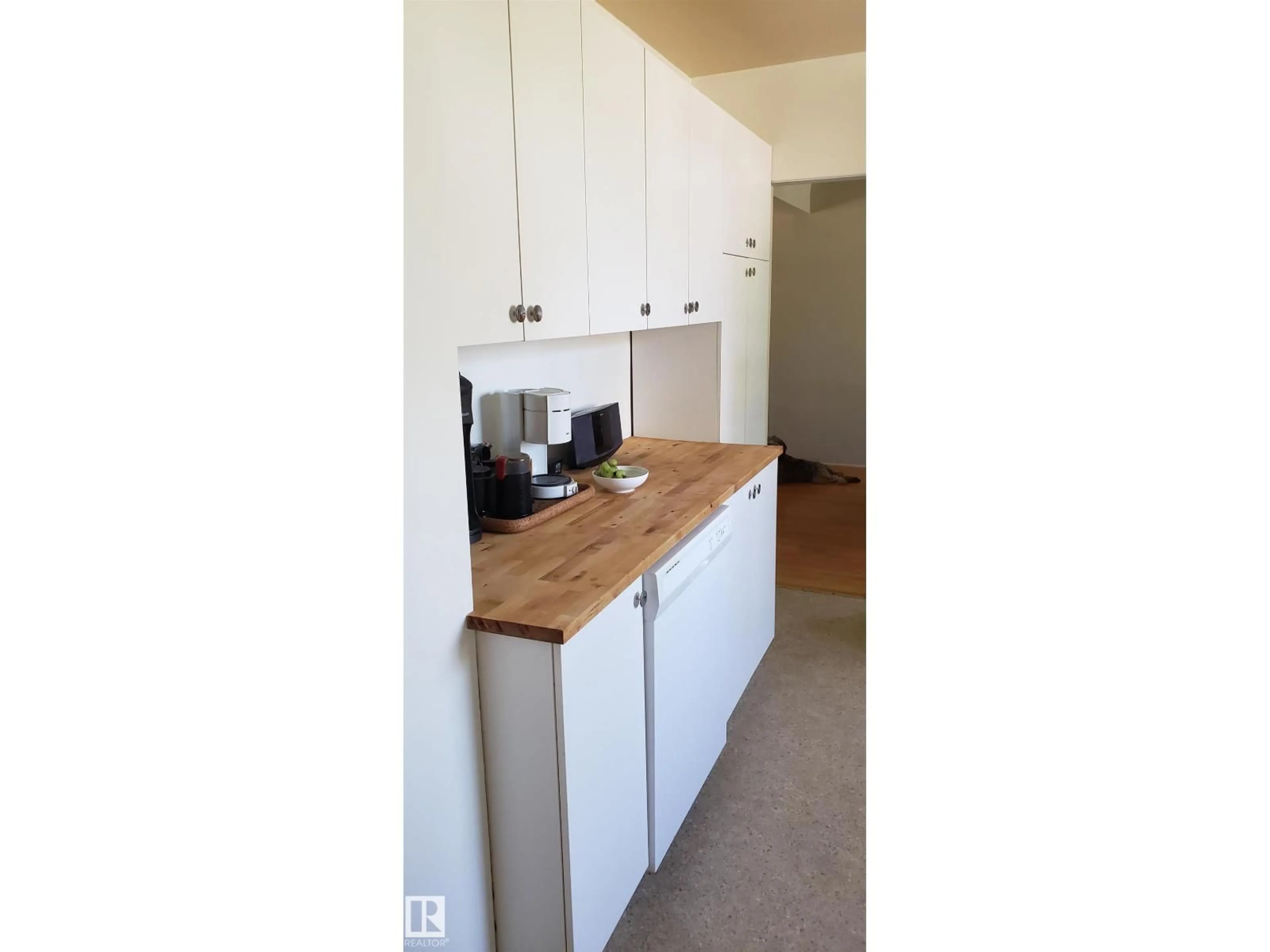 Standard kitchen, wood/laminate floor for 14416 110A AV, Edmonton Alberta T5N1J8