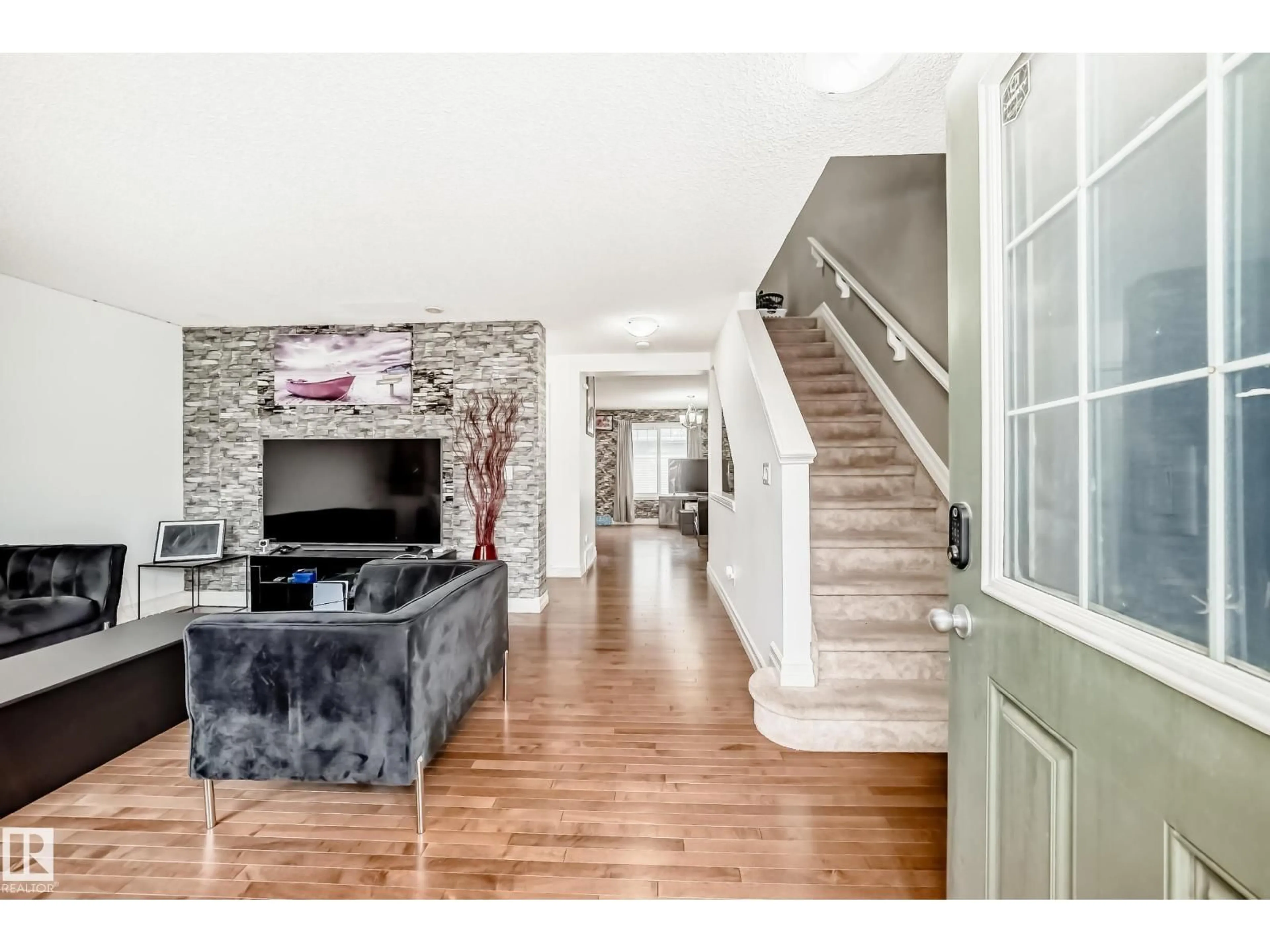 Indoor entryway for 69 3625 144 AV NW, Edmonton Alberta T5Y0T3
