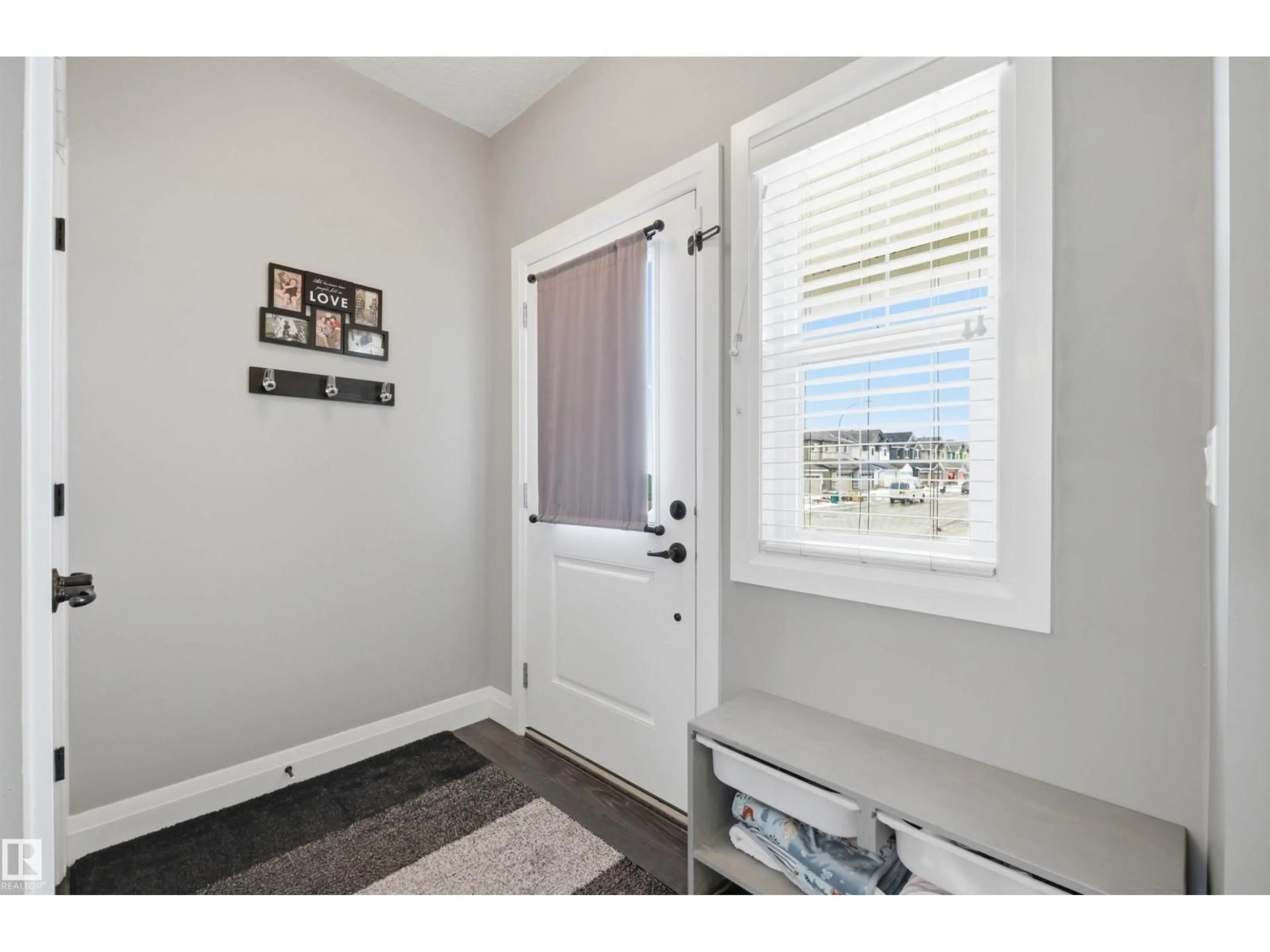 Indoor entryway for 2030 SOUTH CREEK DR, Stony Plain Alberta T7Z0J8