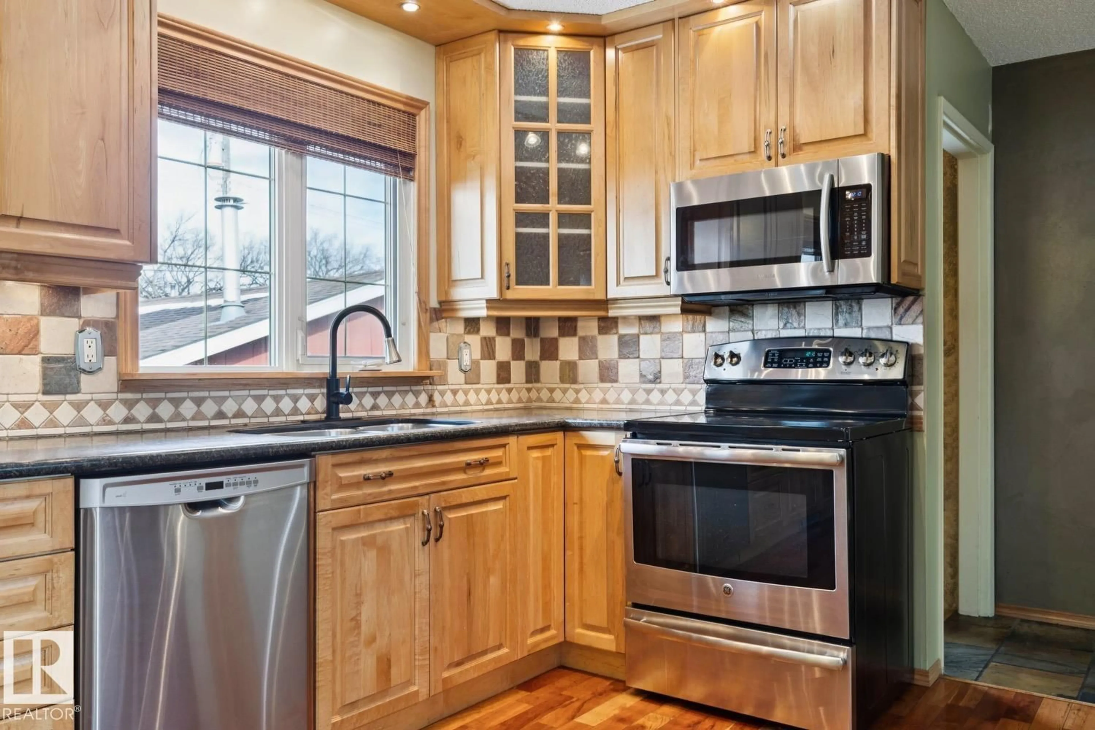 Unknown for NW - 9124 167 ST, Edmonton Alberta T5R2T9