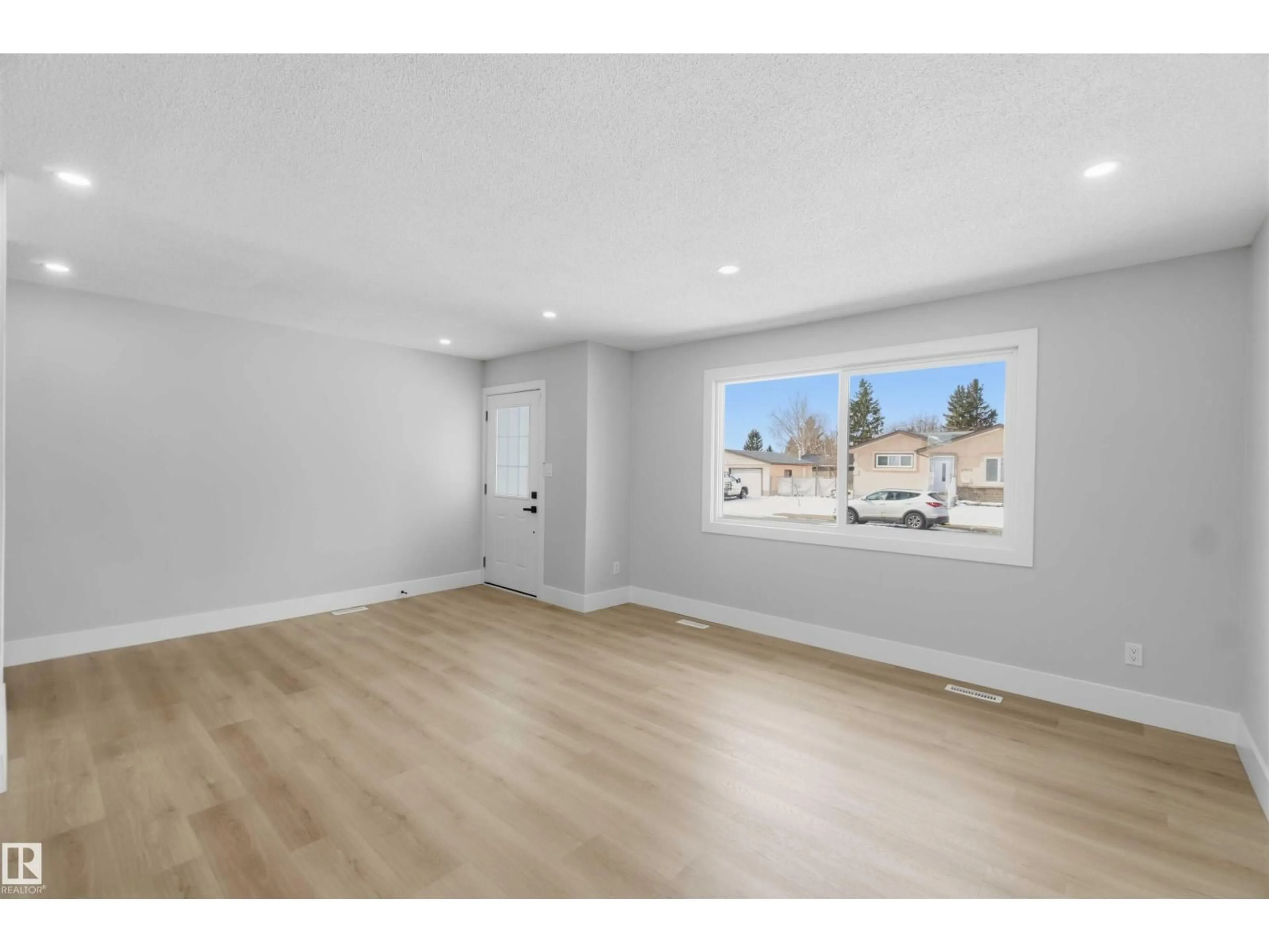 Unknown for NW - 15015 95 ST, Edmonton Alberta T5E3Z3