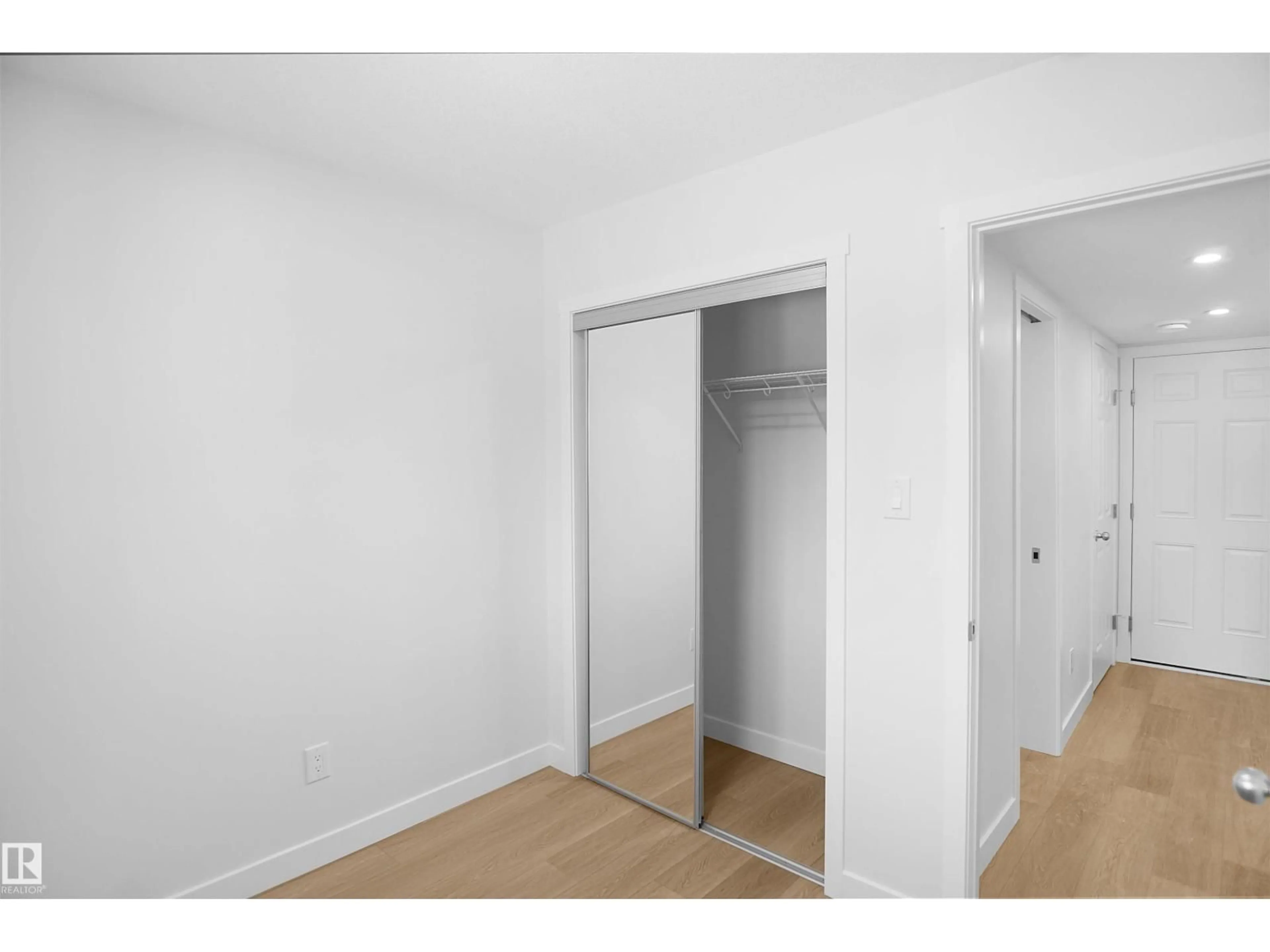 Unknown for NE - 639 176 AV, Edmonton Alberta T5Y4G1