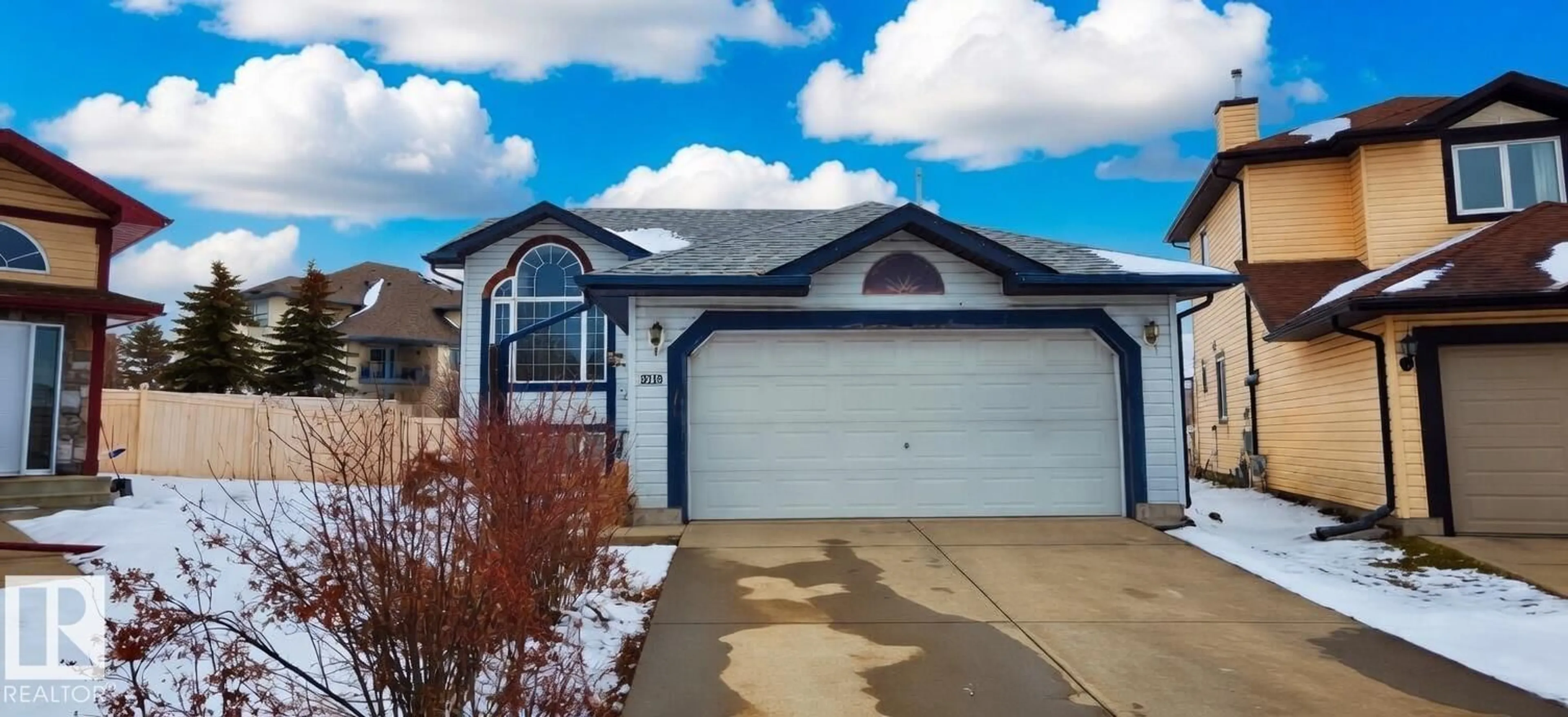 Home with vinyl exterior material, water/lake/river/ocean view for 9218 163 AV, Edmonton Alberta T5Z3M8