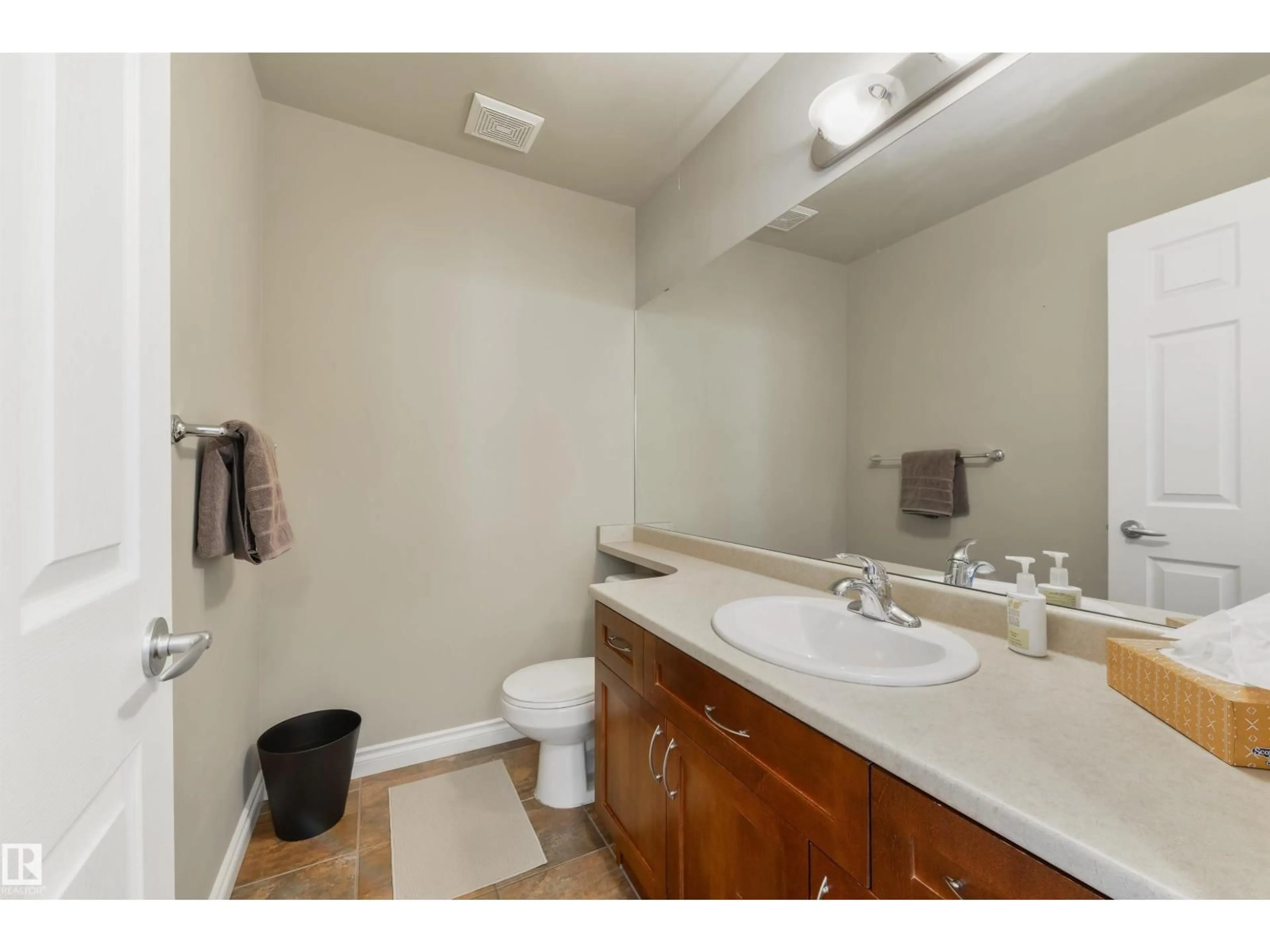 Standard bathroom, unknown for 9026 - 3 JASPER AVE, Edmonton Alberta T5H3S8