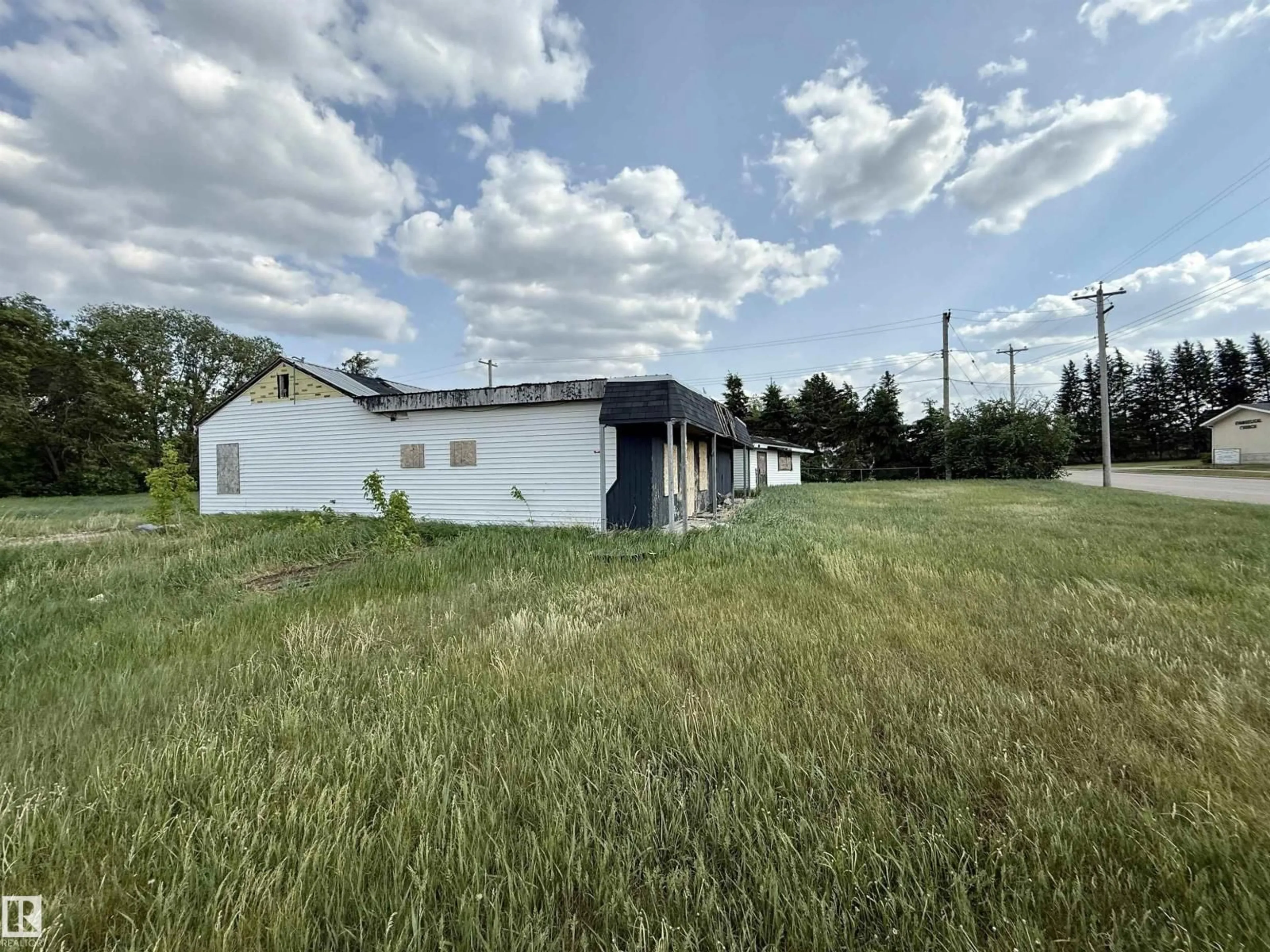 A pic from outside/outdoor area/front of a property/back of a property/a pic from drone, building for 4913 & 4909 49 AV, Glendon Alberta T0A1P0