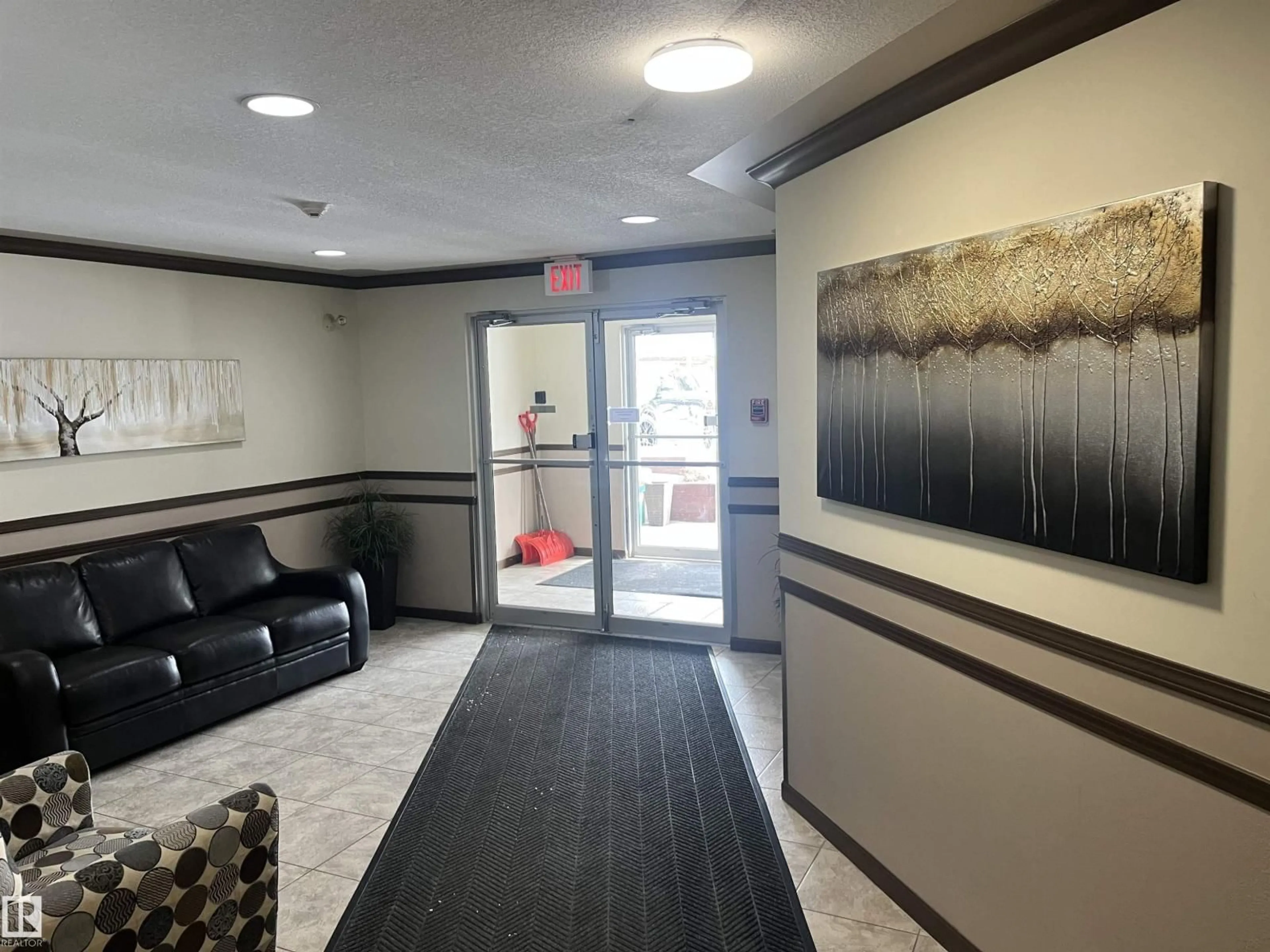 Lobby for #302 - 17467 98A AV, Edmonton Alberta T5T6E9