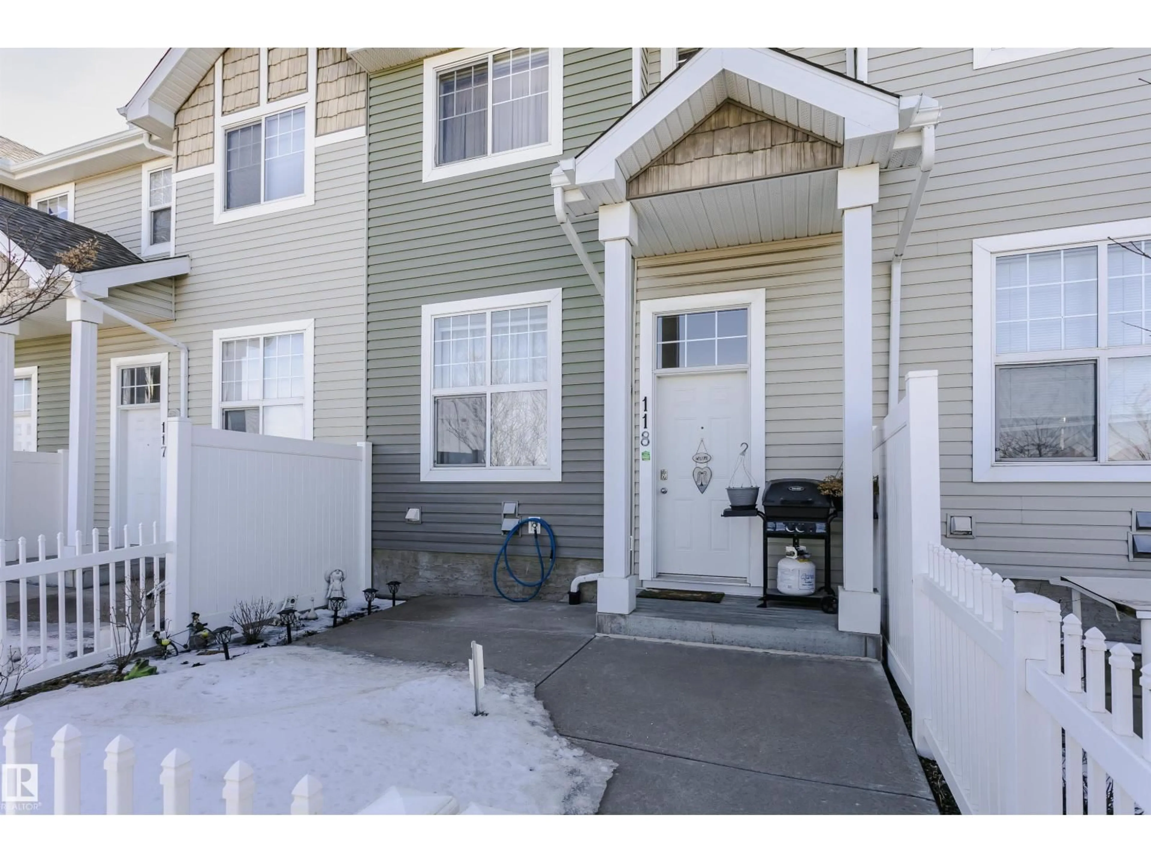 Indoor entryway for #118 - 2051 TOWNE CENTRE BV, Edmonton Alberta T6R0G8