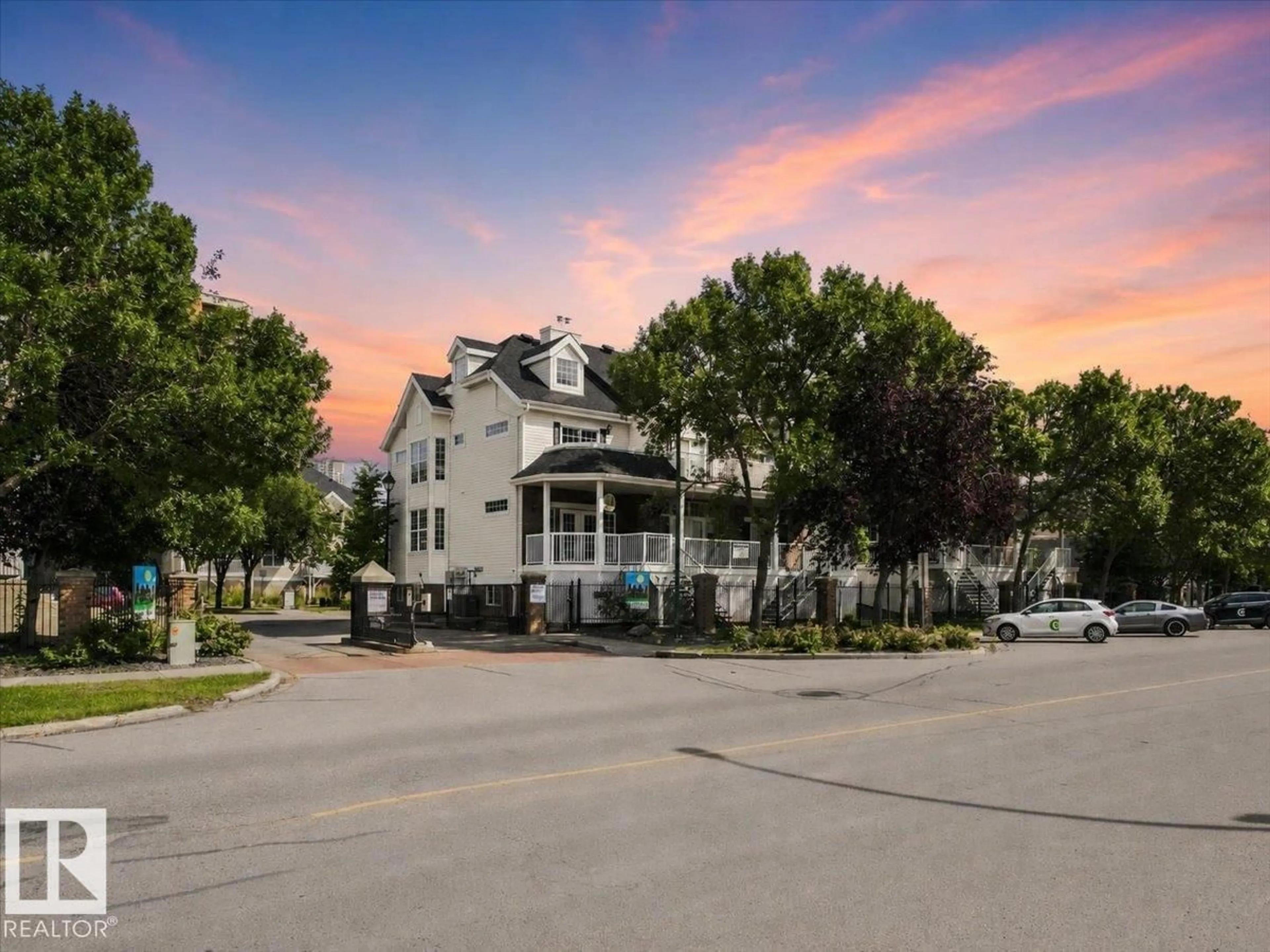 A pic from outside/outdoor area/front of a property/back of a property/a pic from drone, street for 3 - 10235 111 ST, Edmonton Alberta T5K1V5