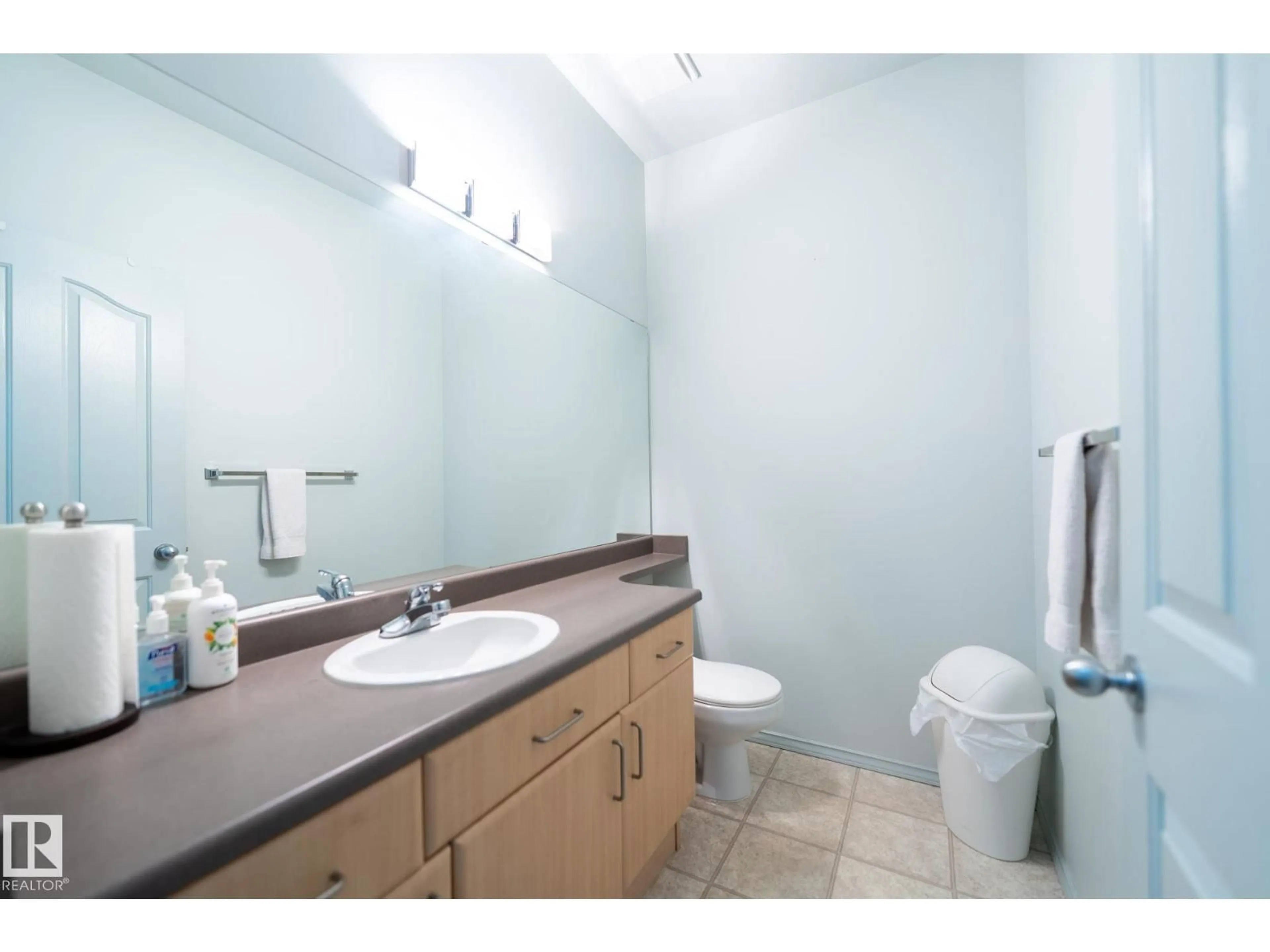 Standard bathroom, ceramic/tile floor for 3 - 10235 111 ST, Edmonton Alberta T5K1V5