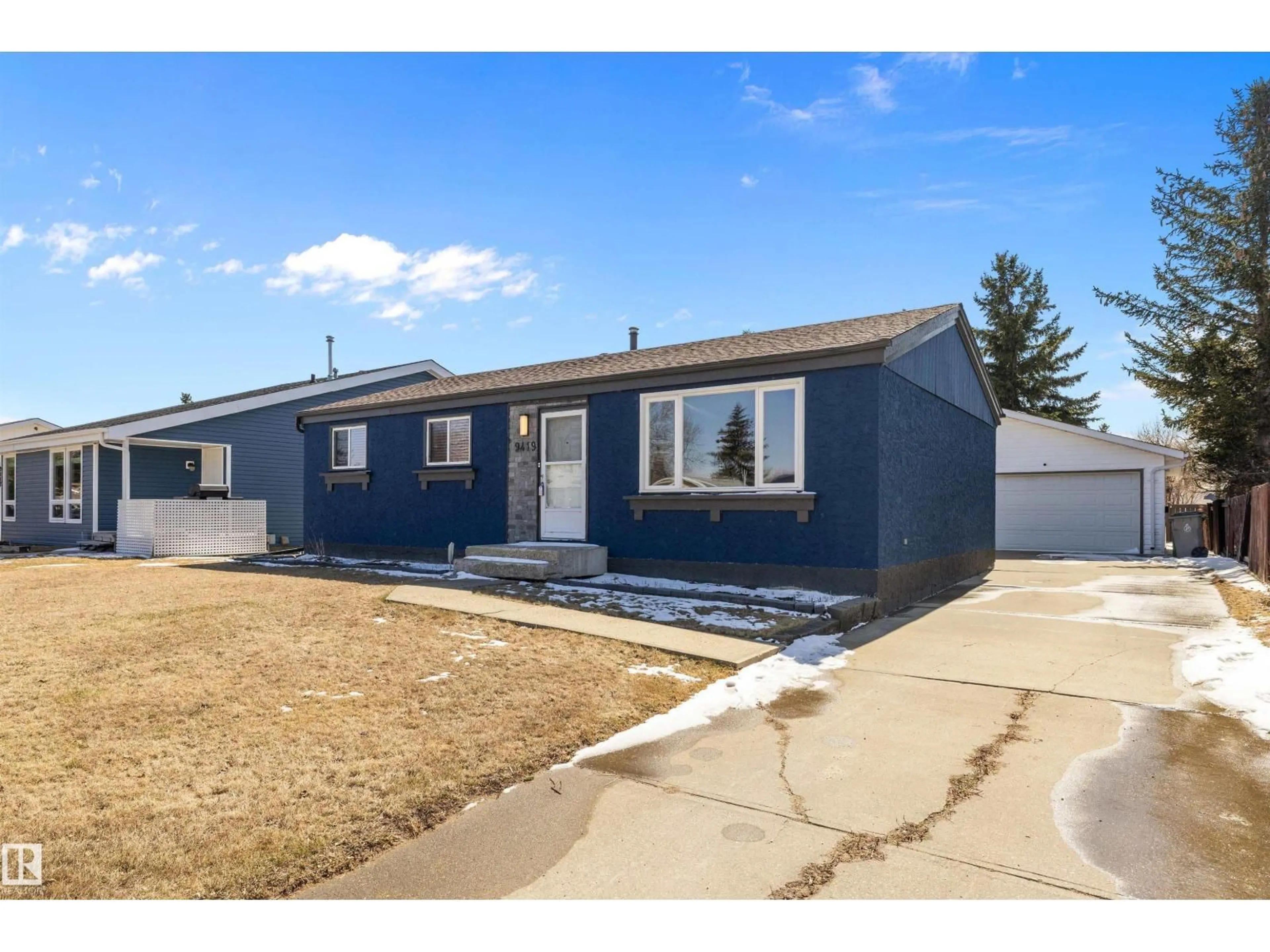 Home with vinyl exterior material, street for 9419 98 AV, Morinville Alberta T8R1J5