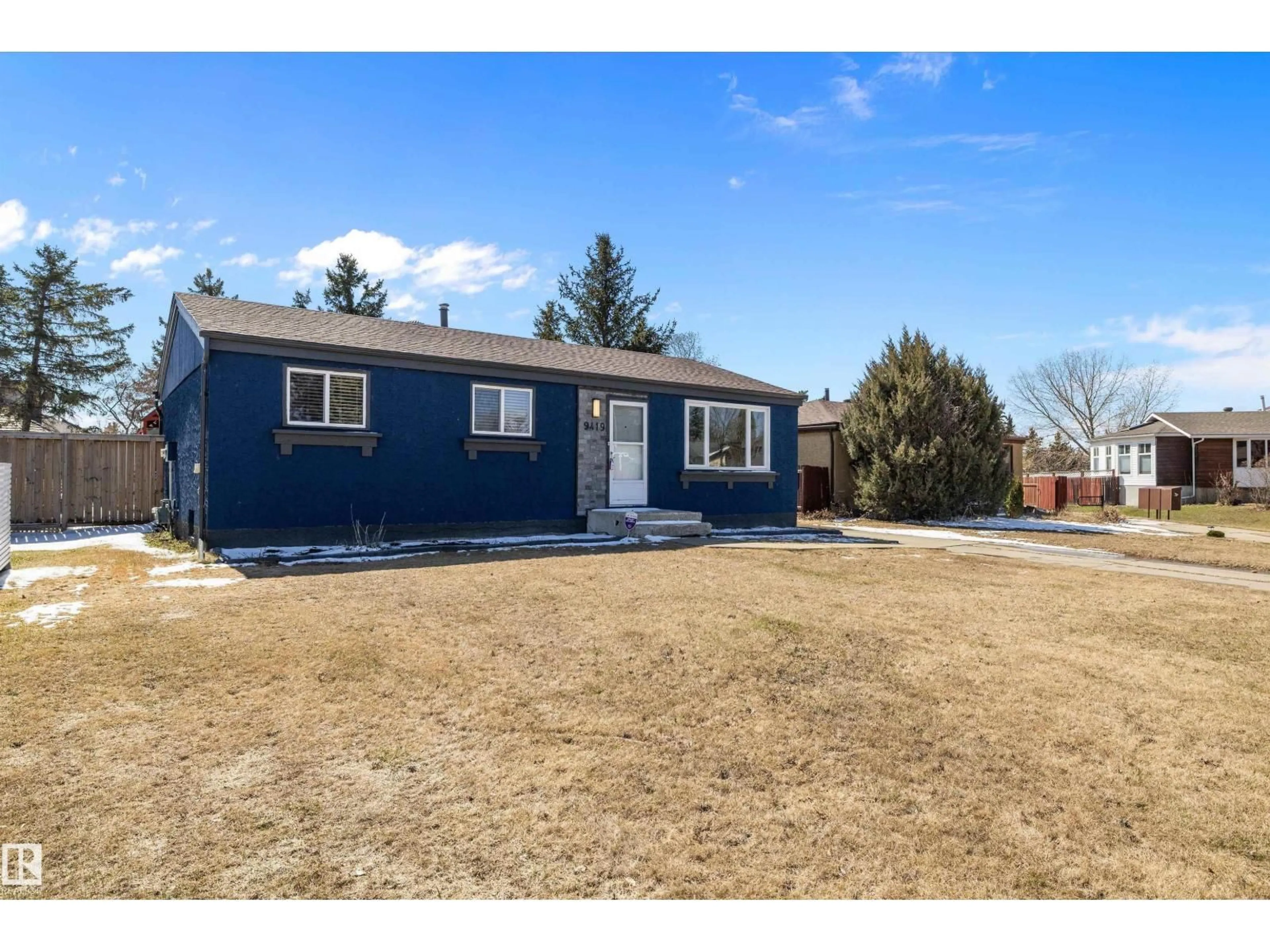 Home with vinyl exterior material, street for 9419 98 AV, Morinville Alberta T8R1J5