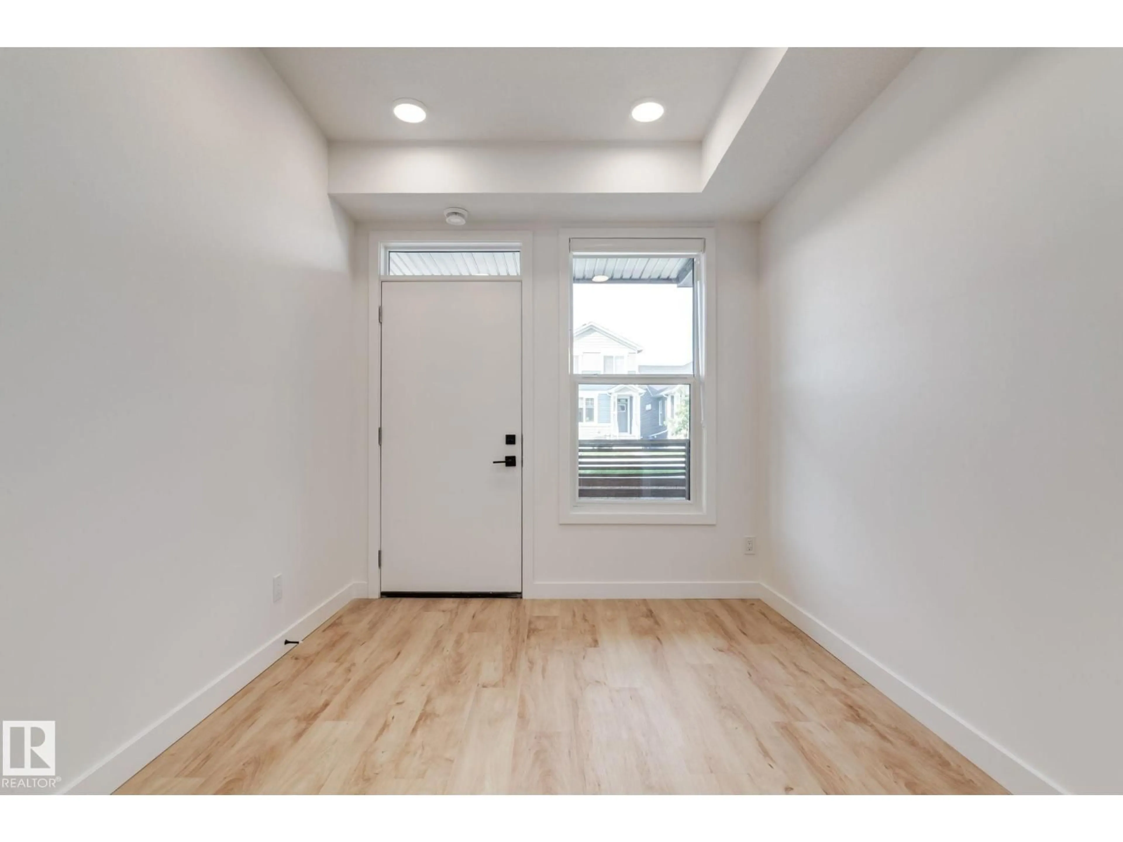 Indoor entryway for 42 - 16231 19 AV, Edmonton Alberta T6W5C6