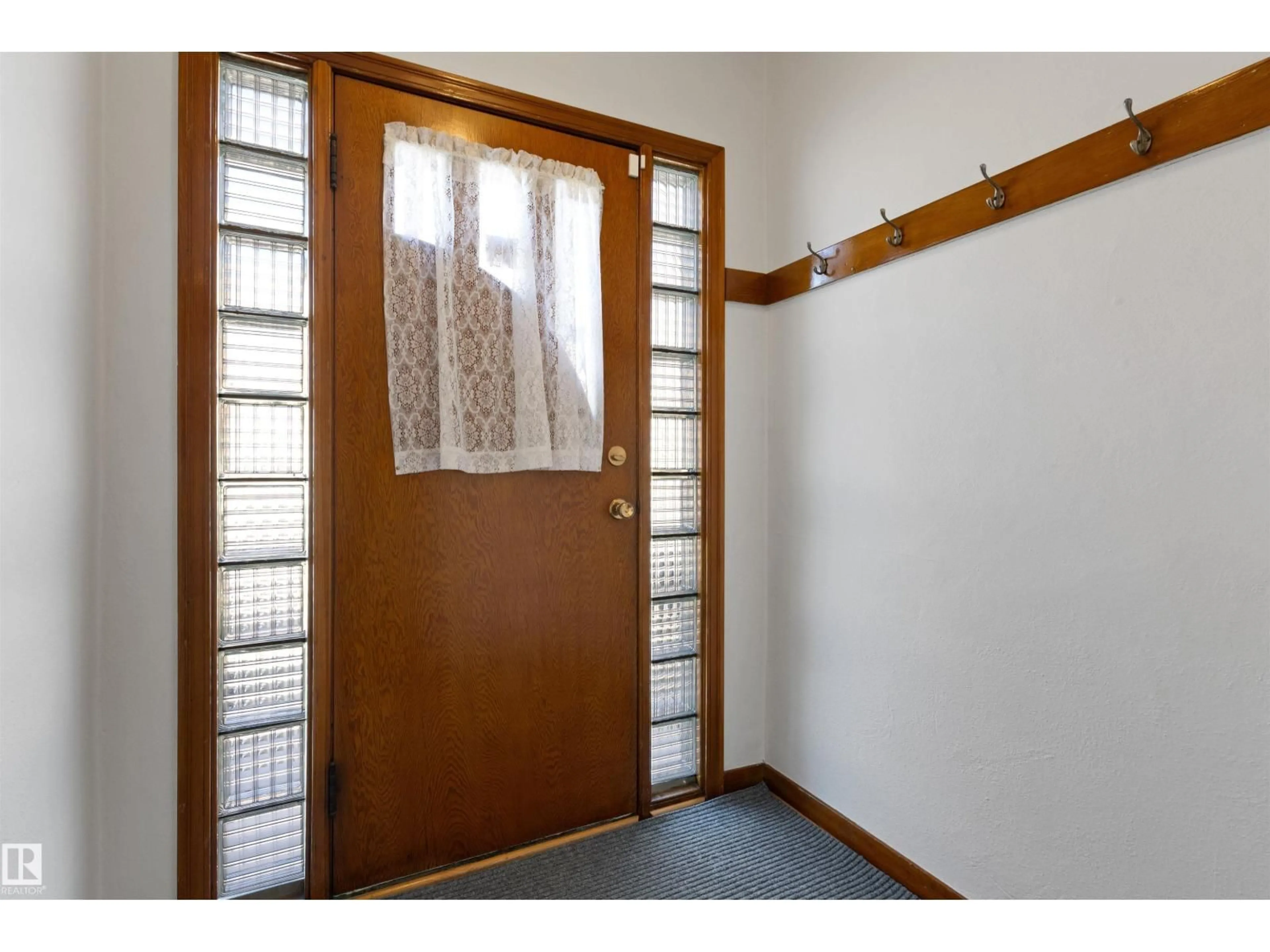 Indoor entryway for 10842 110 ST, Edmonton Alberta T5H3E2