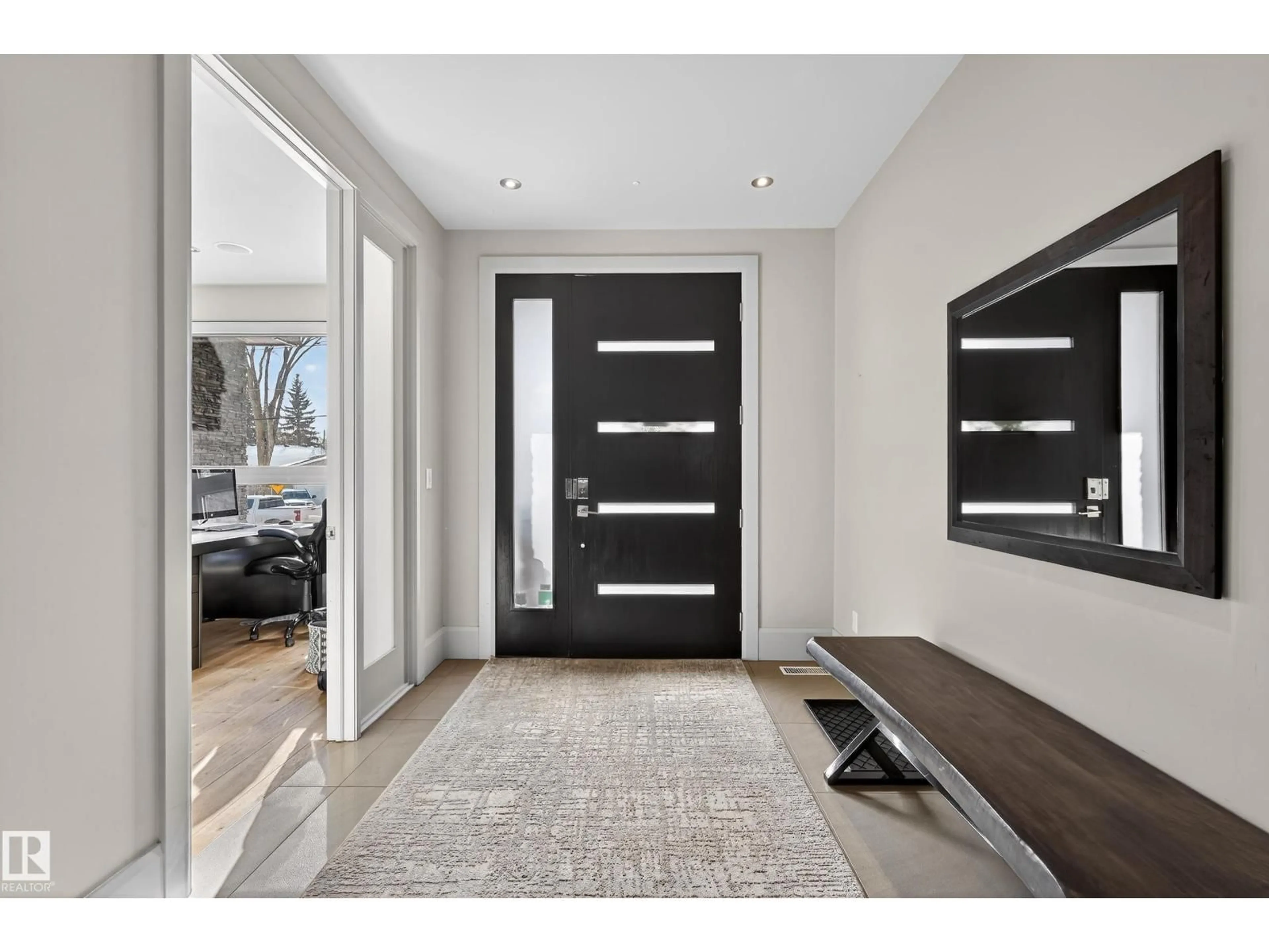 Indoor entryway for 14374 PARK DR, Edmonton Alberta T5R5V2