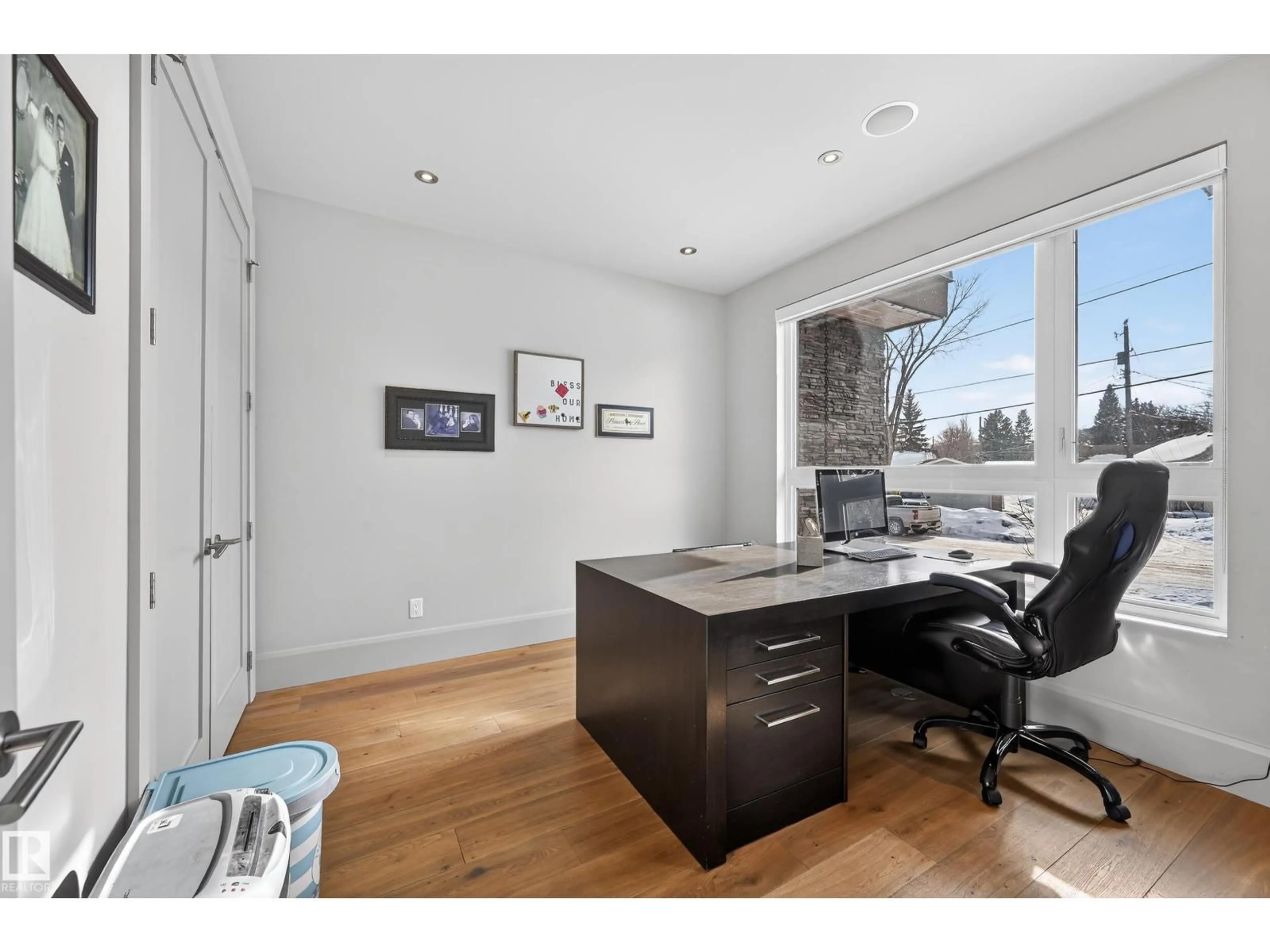 A pic of a room for 14374 PARK DR, Edmonton Alberta T5R5V2