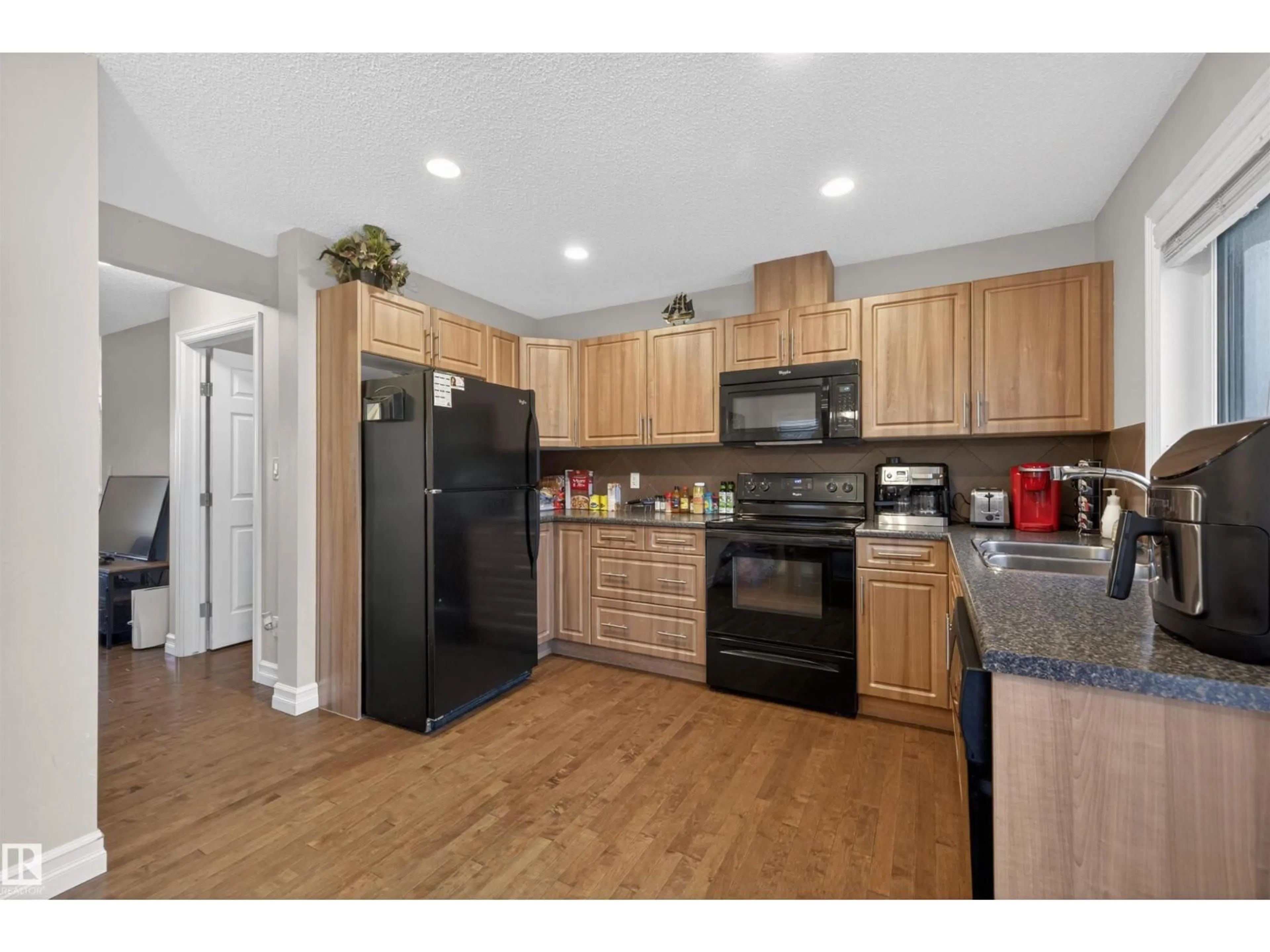 Standard kitchen, wood/laminate floor for 219 - 105 CHARLOTTE WY, Sherwood Park Alberta T8H0T3