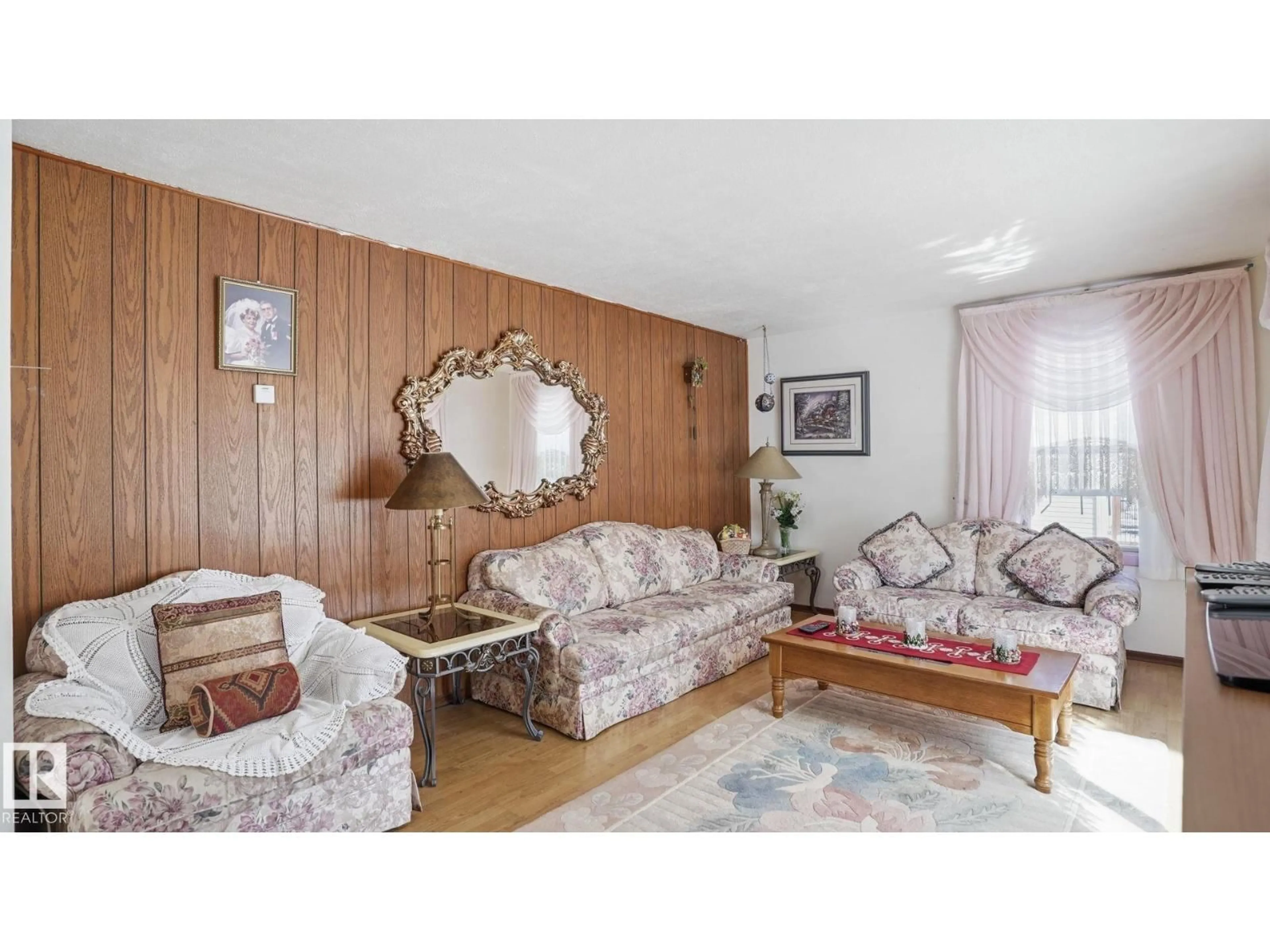 Living room with furniture, wood/laminate floor for NW - 11512 86 ST, Edmonton Alberta T5B3J5