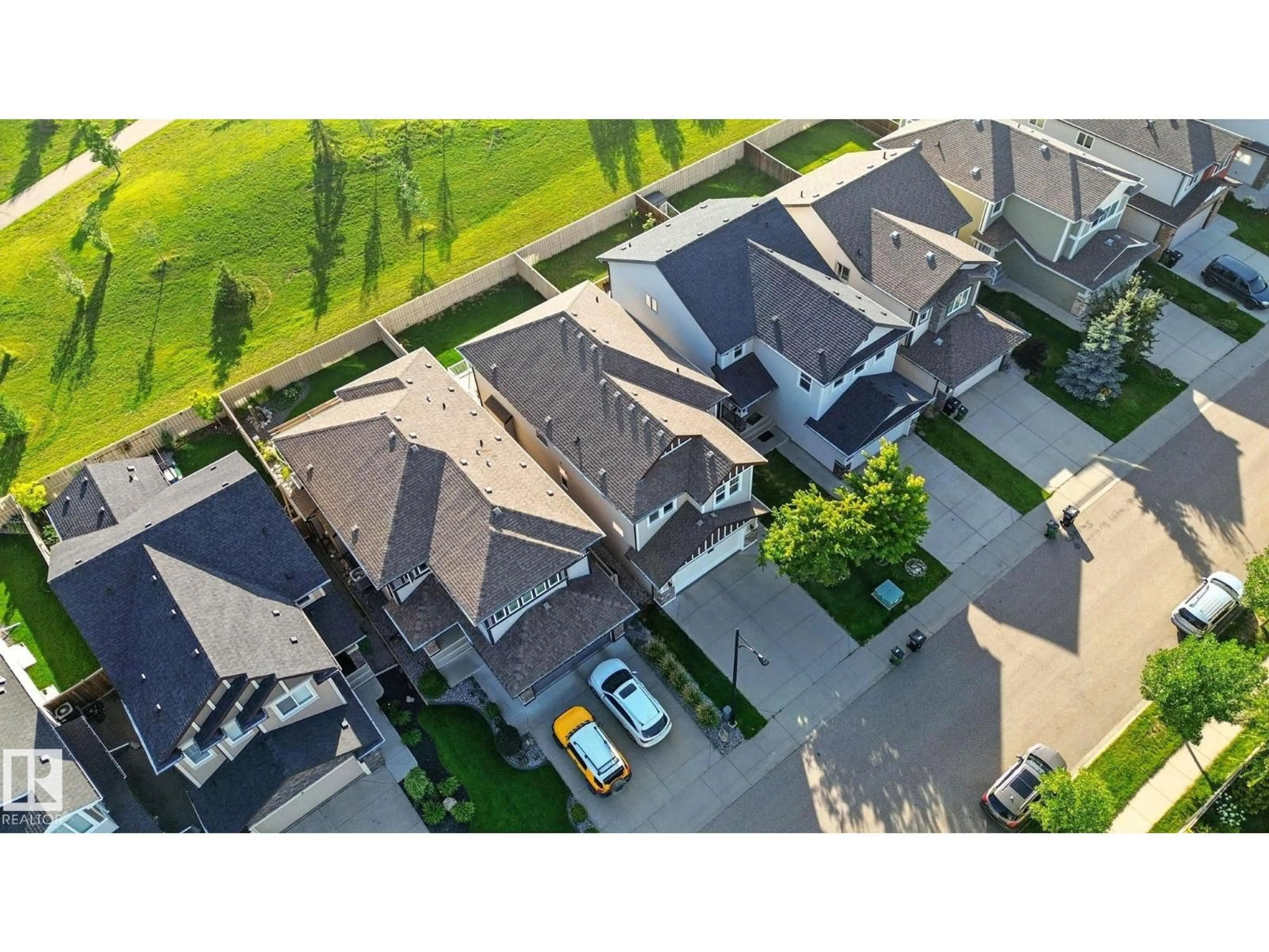 A pic from outside/outdoor area/front of a property/back of a property/a pic from drone, street for 3875 AGAR GREEN SW, Edmonton Alberta T6W2G3