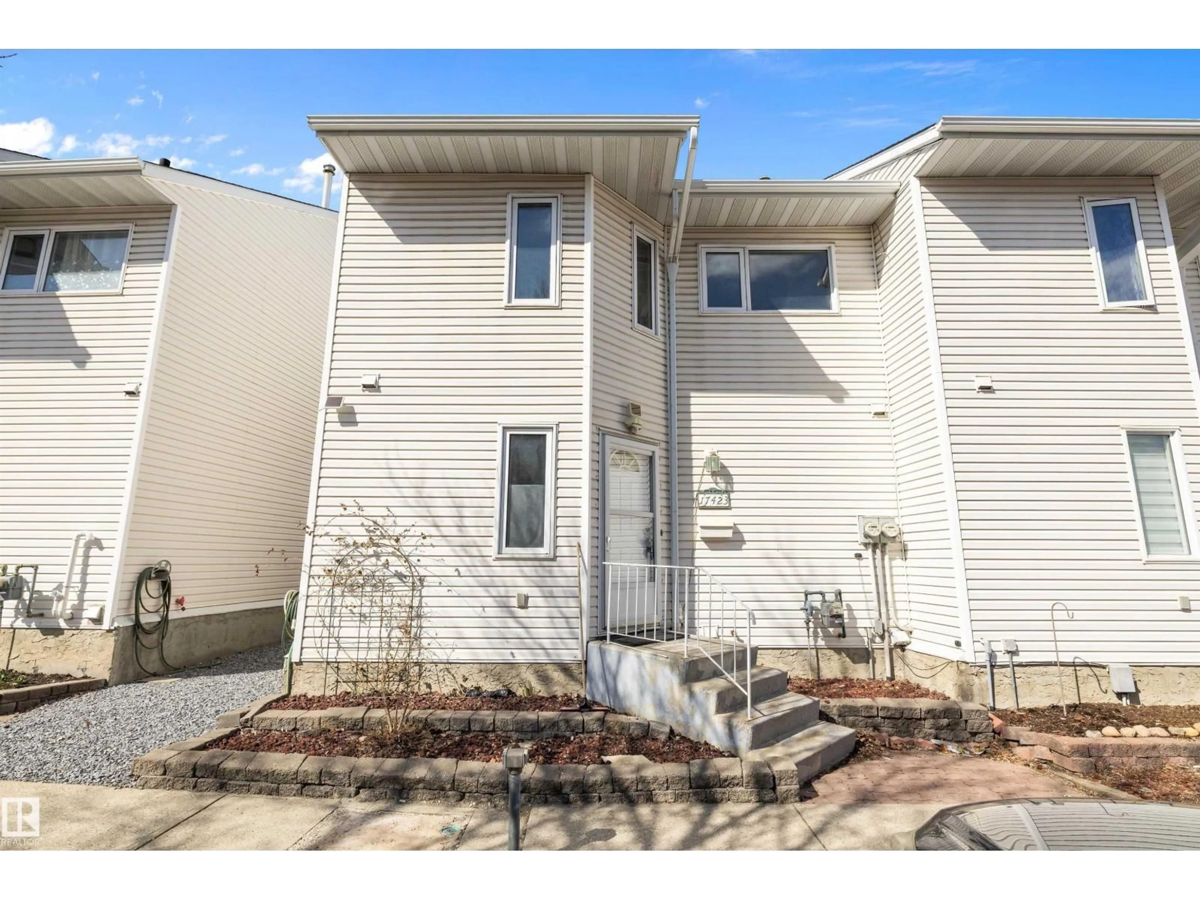 Home with vinyl exterior material, street for 17423 92 AV, Edmonton Alberta T5T3W6