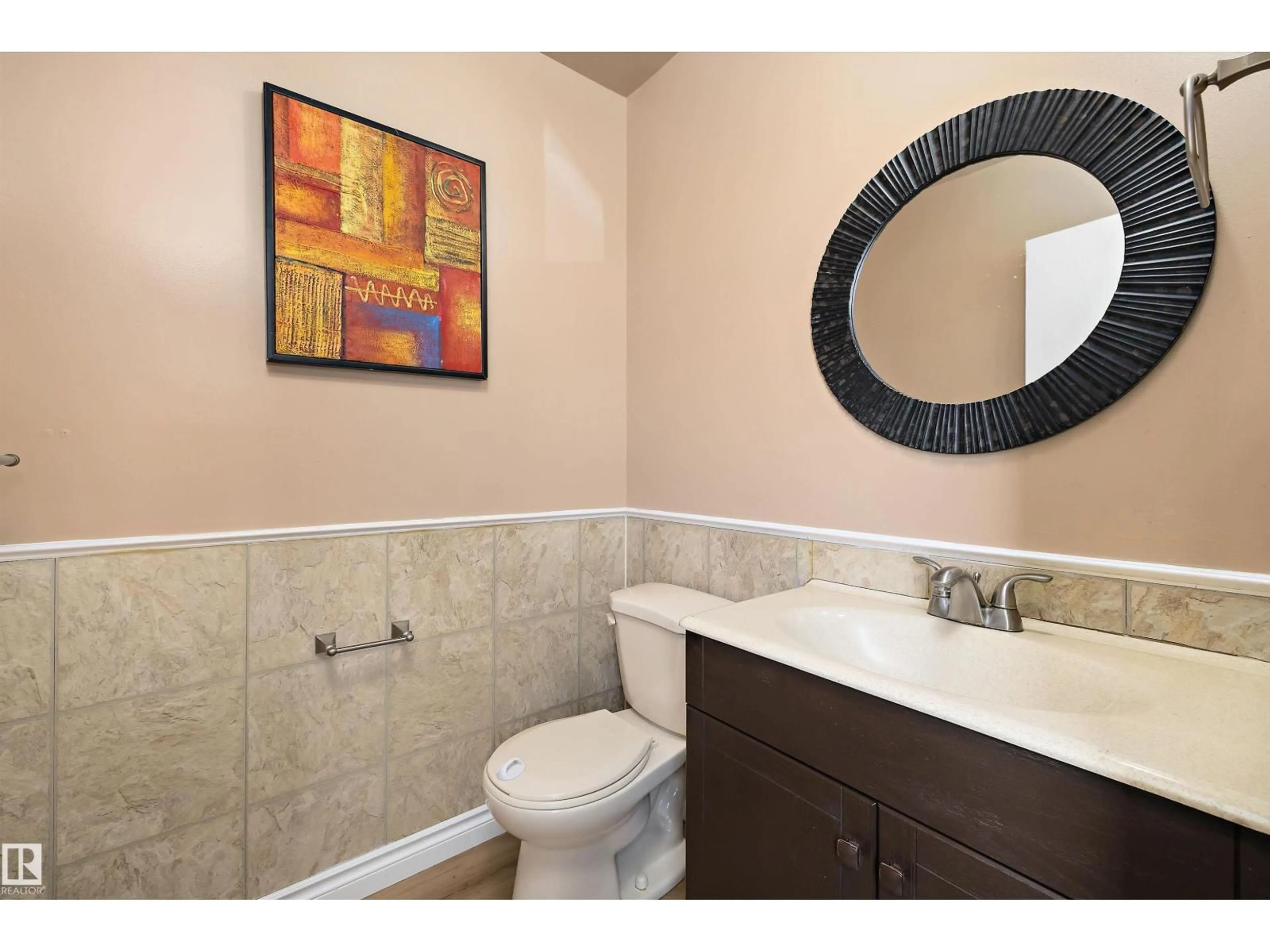 Standard bathroom, ceramic/tile floor for 17423 92 AV, Edmonton Alberta T5T3W6