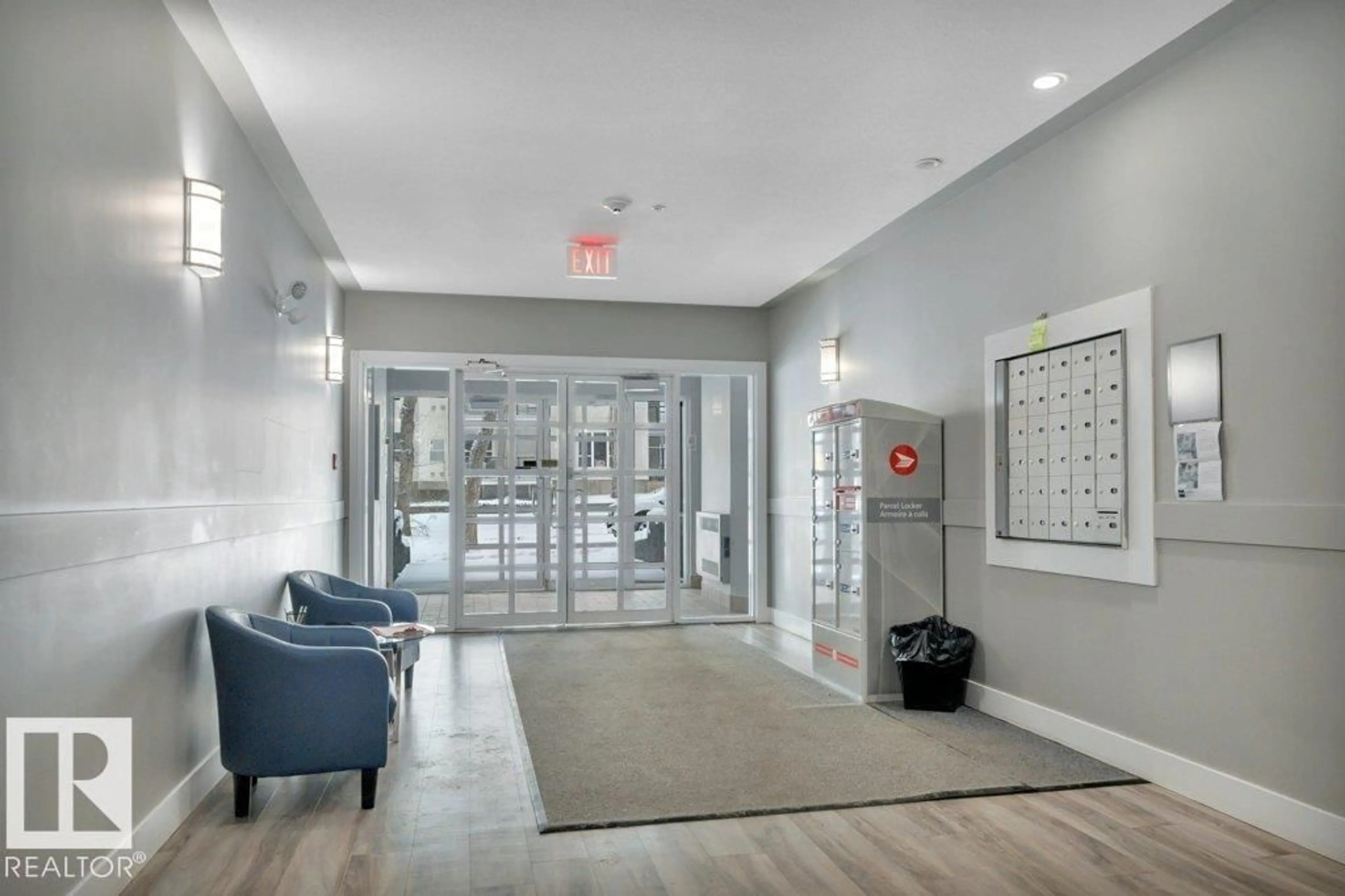 Indoor foyer for 203 - 10046 110 ST, Edmonton Alberta T5K2Y2