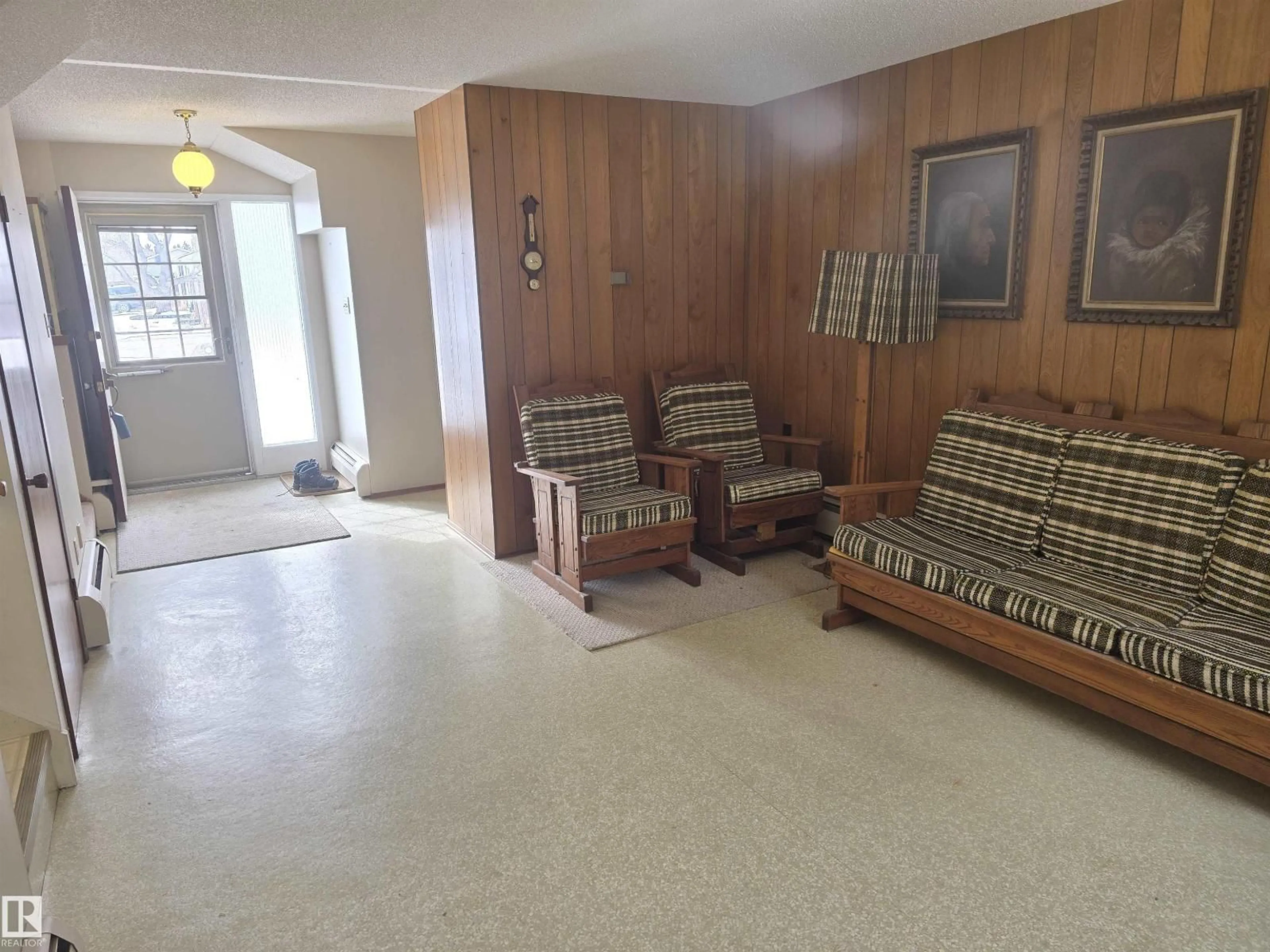 Lobby for 3415 81 ST, Edmonton Alberta T6K0G3