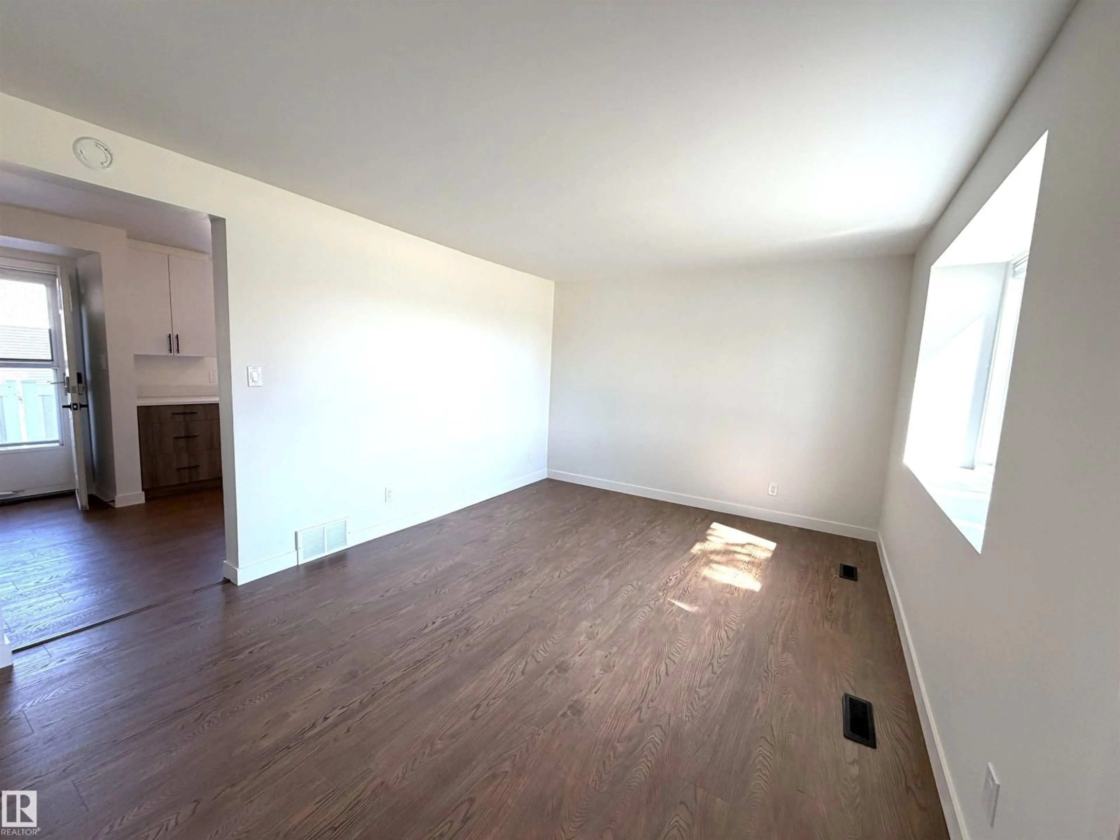 A pic of a room for 404 HERMITAGE RD, Edmonton Alberta T5A3K9